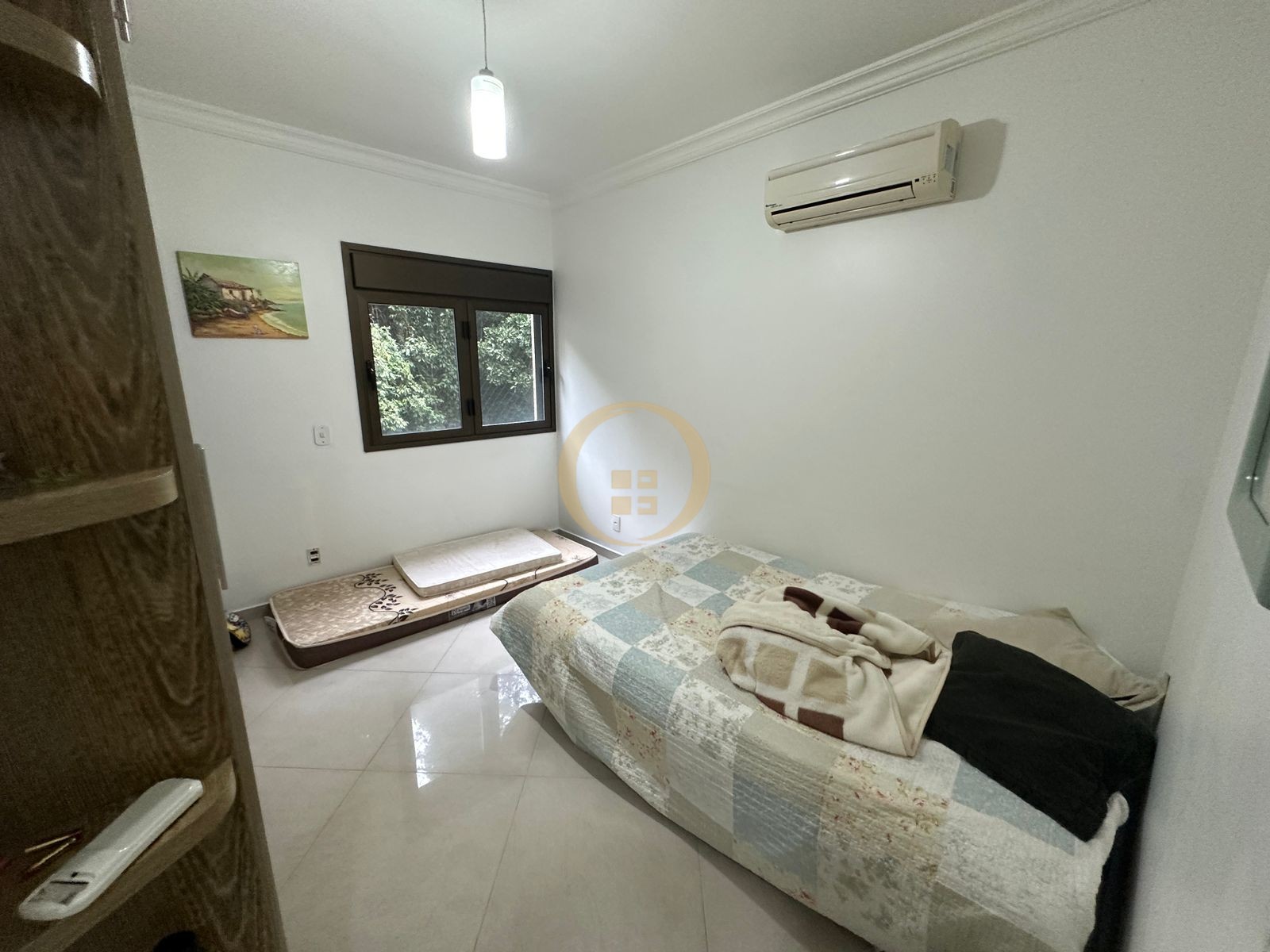 Apartamento na Praia das Pitangueiras, Guarujá - SP