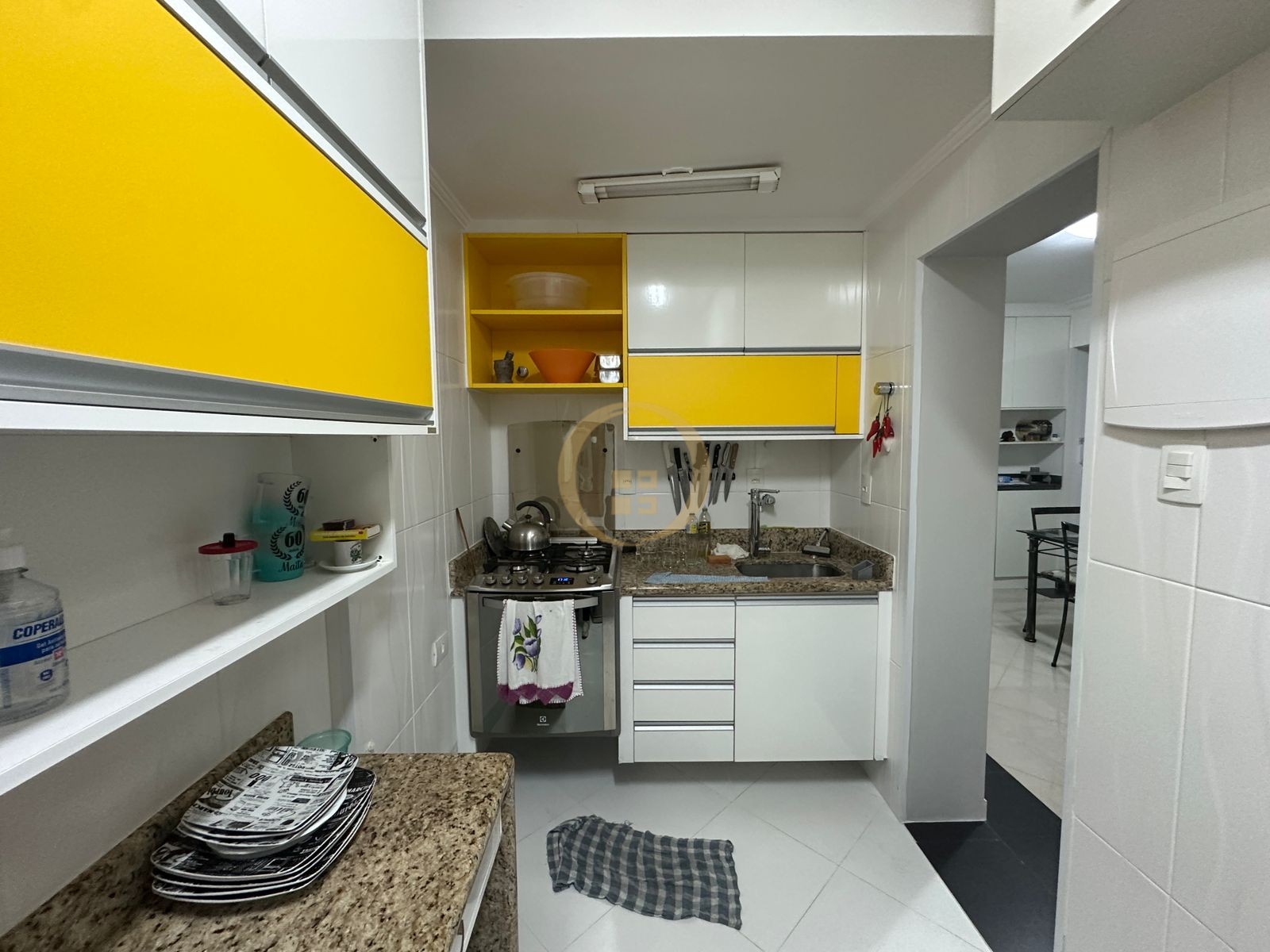 Apartamento na Praia das Pitangueiras, Guarujá - SP
