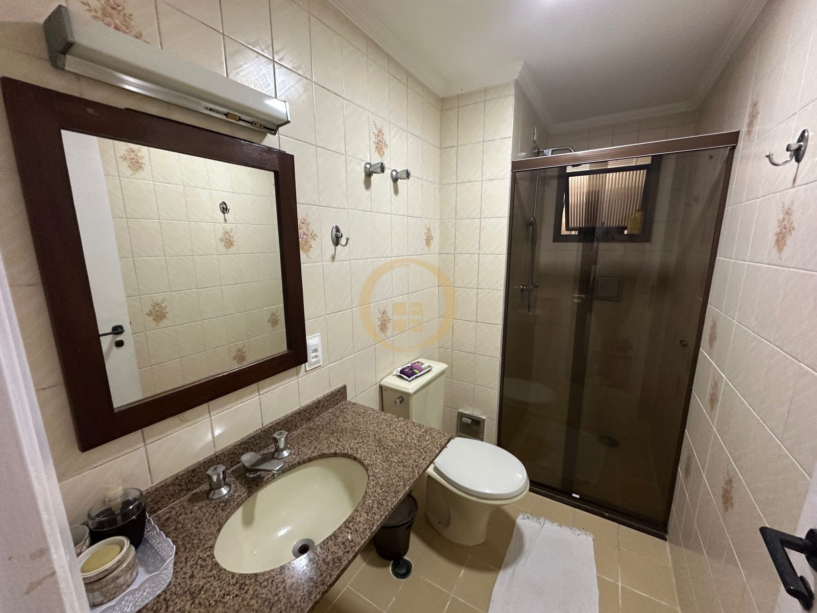 Apartamento na Praia das Pitangueiras, Guarujá - SP