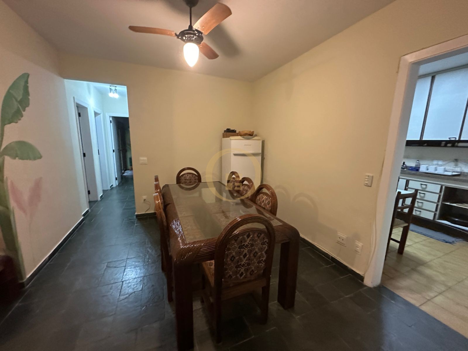 Apartamento na Praia das Pitangueiras, Guarujá - SP