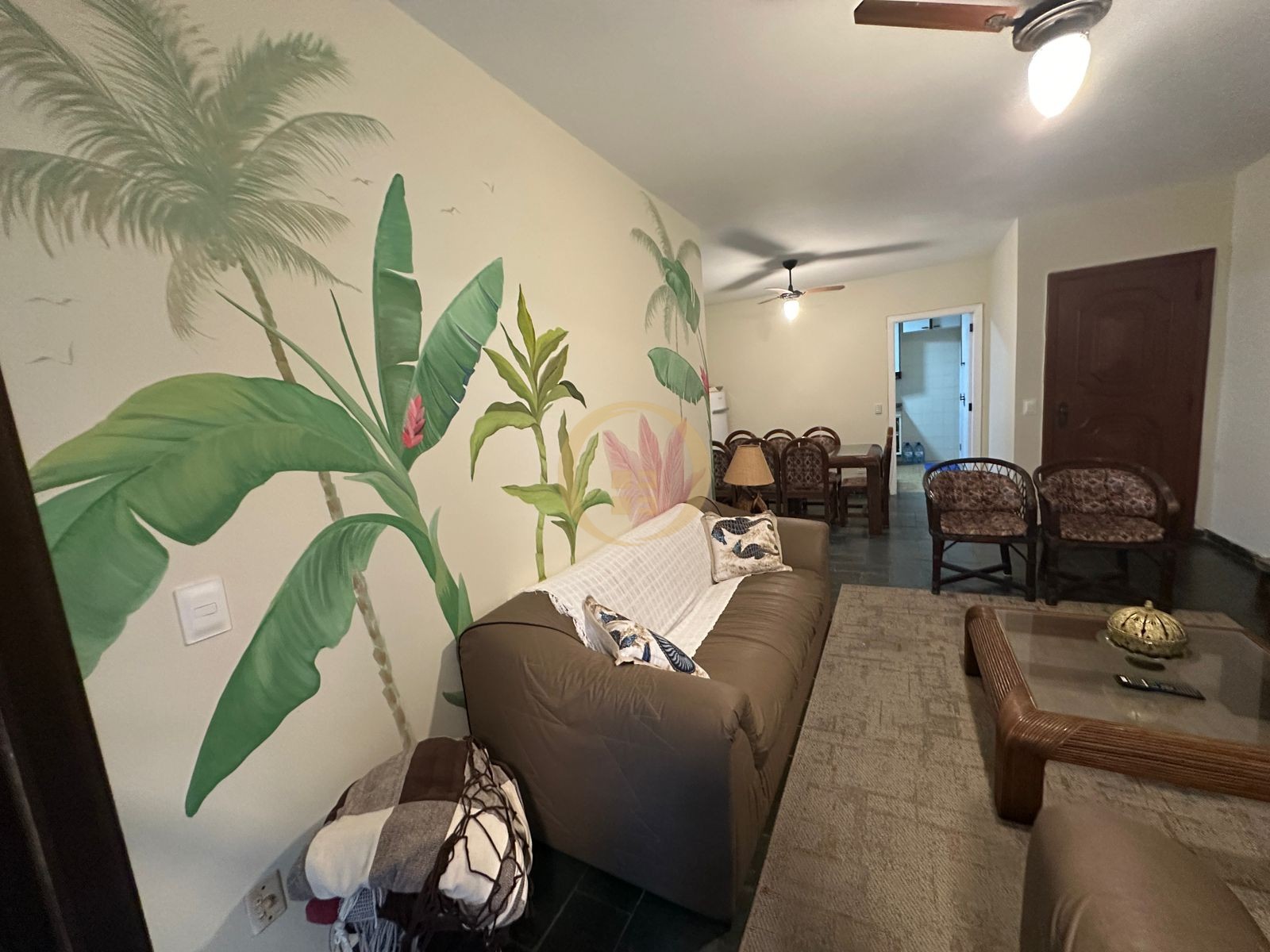 Apartamento na Praia das Pitangueiras, Guarujá - SP
