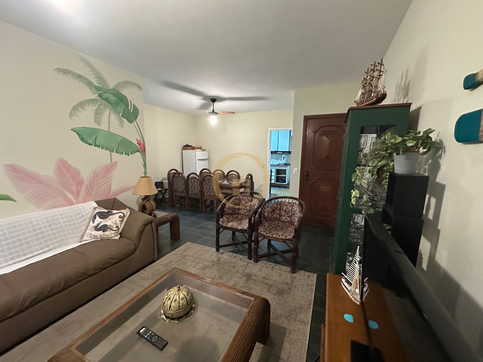 Apartamento na Praia das Pitangueiras, Guarujá - SP