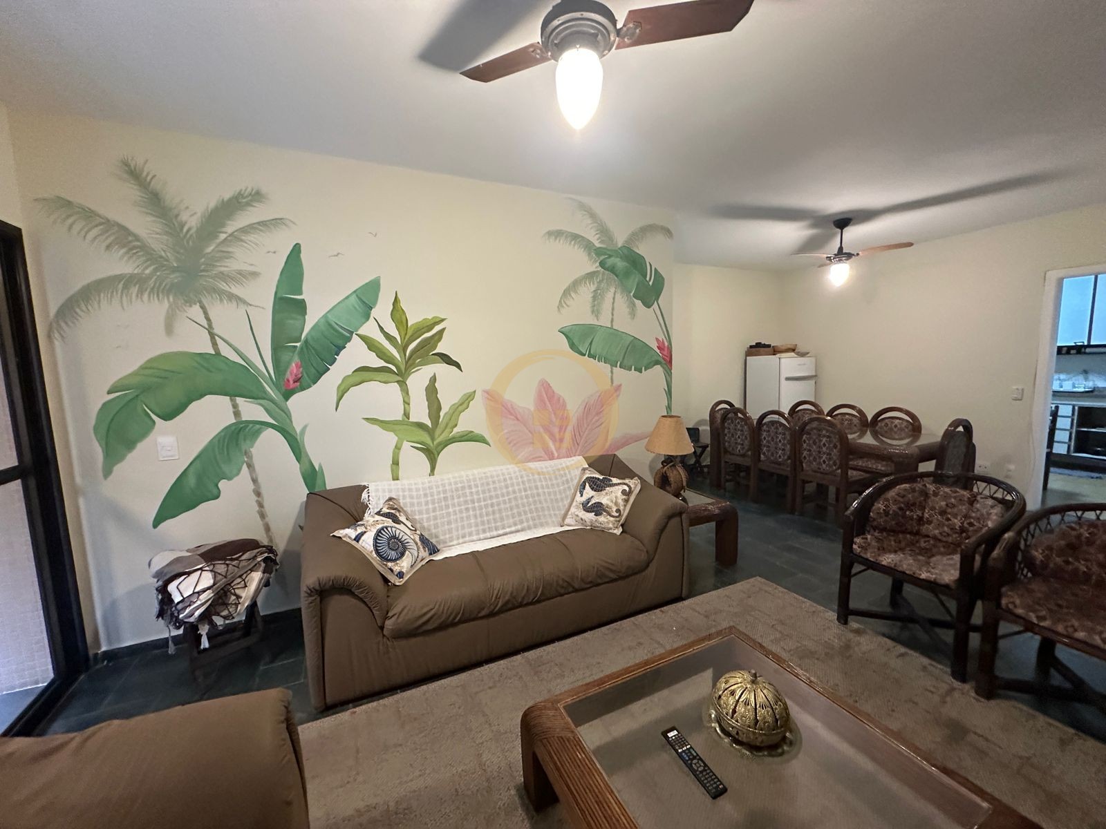 Apartamento na Praia das Pitangueiras, Guarujá - SP