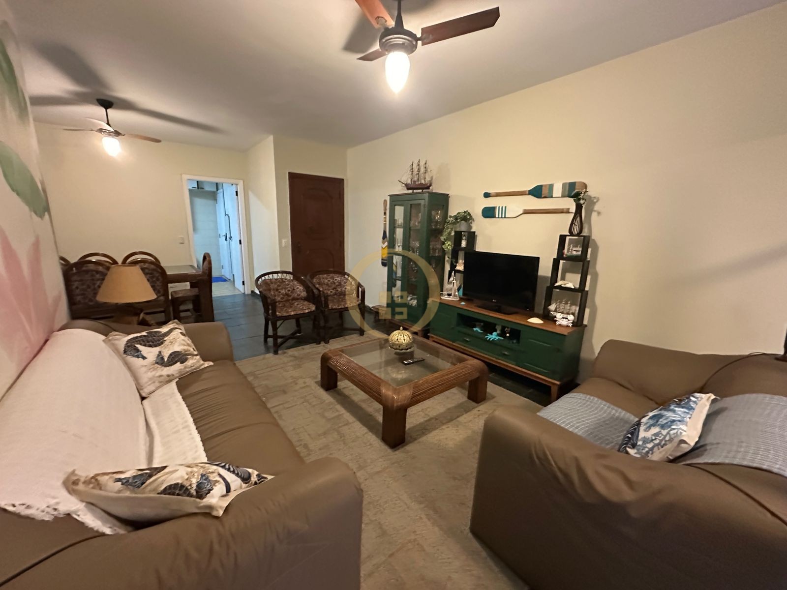 Apartamento na Praia das Pitangueiras, Guarujá - SP