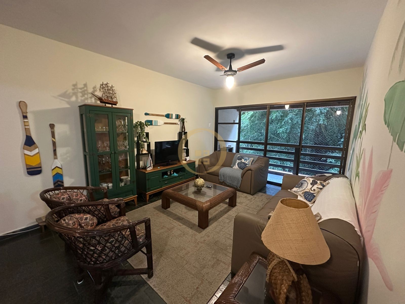 Apartamento na Praia das Pitangueiras, Guarujá - SP