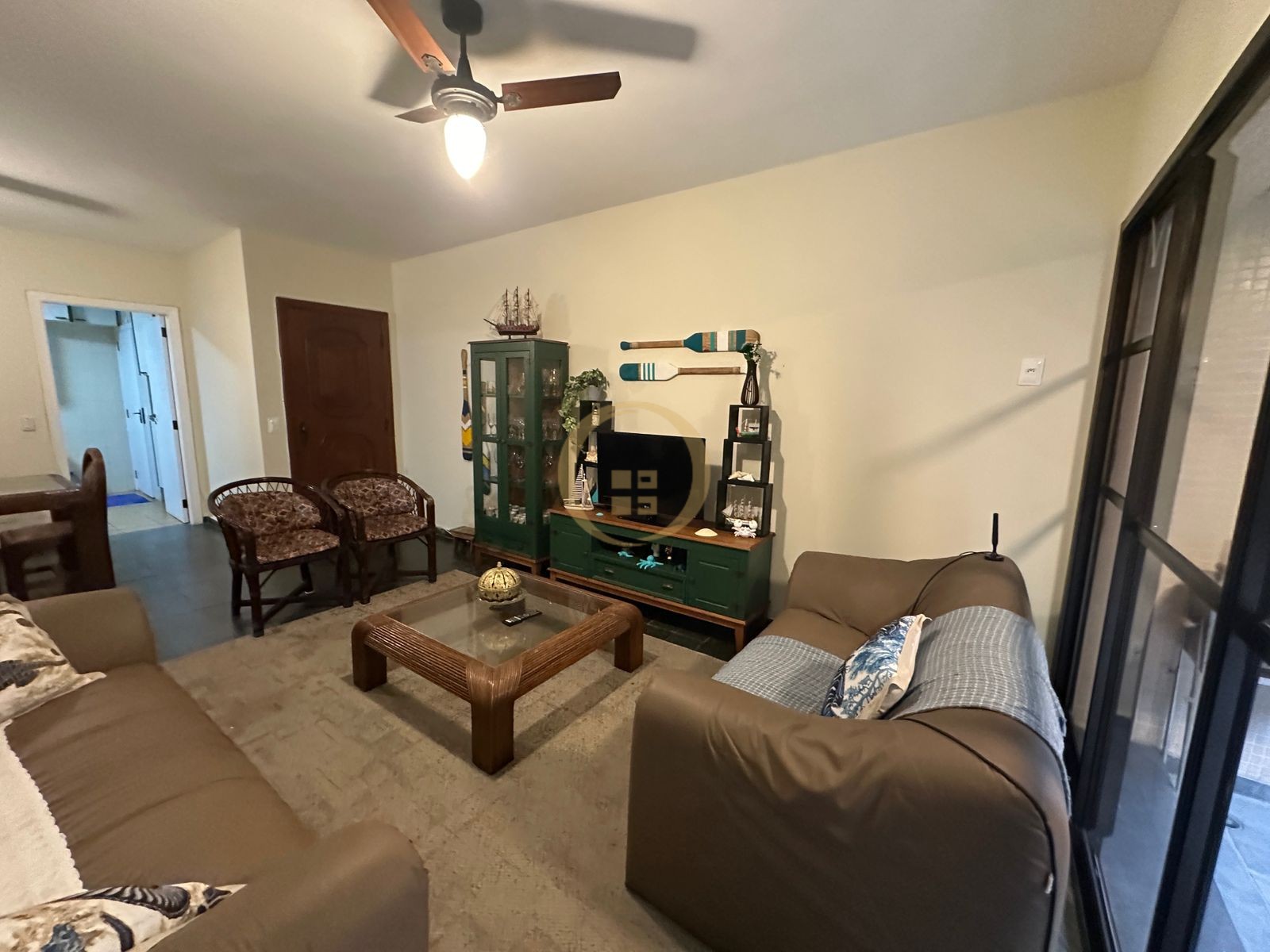 Apartamento na Praia das Pitangueiras, Guarujá - SP