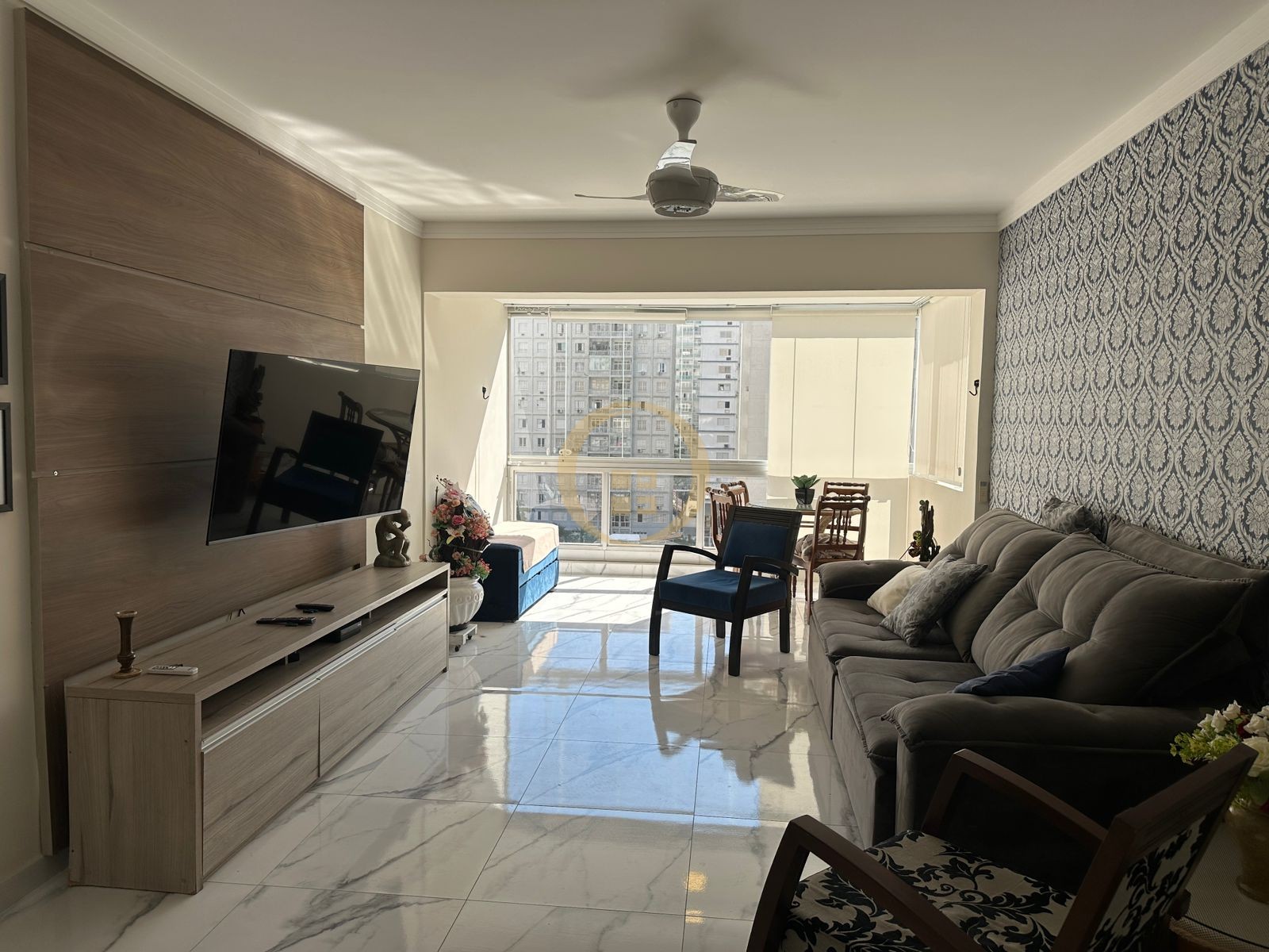 Apartamento na Praia das Pitangueiras, Guarujá - SP