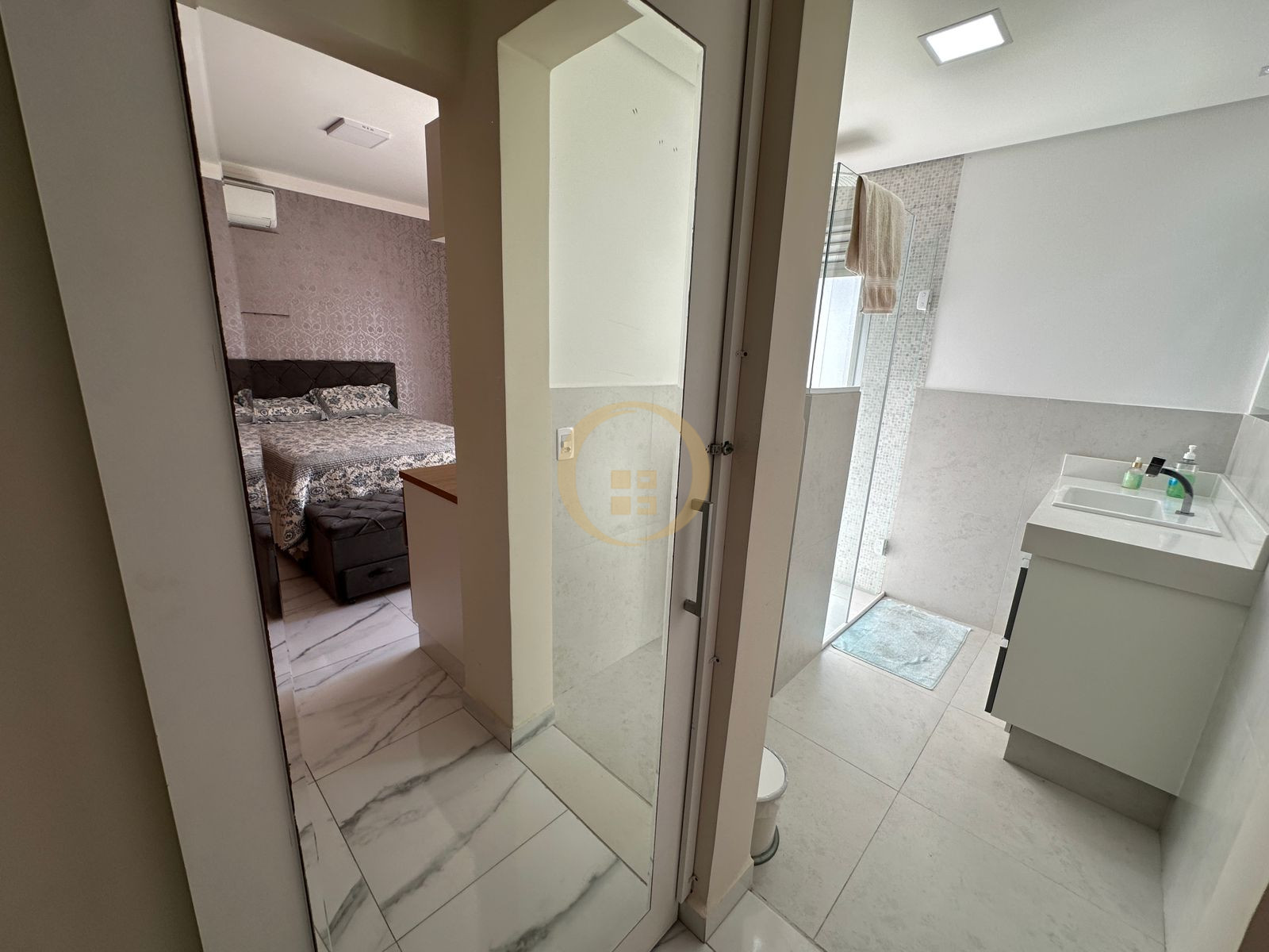 Apartamento na Praia das Pitangueiras, Guarujá - SP
