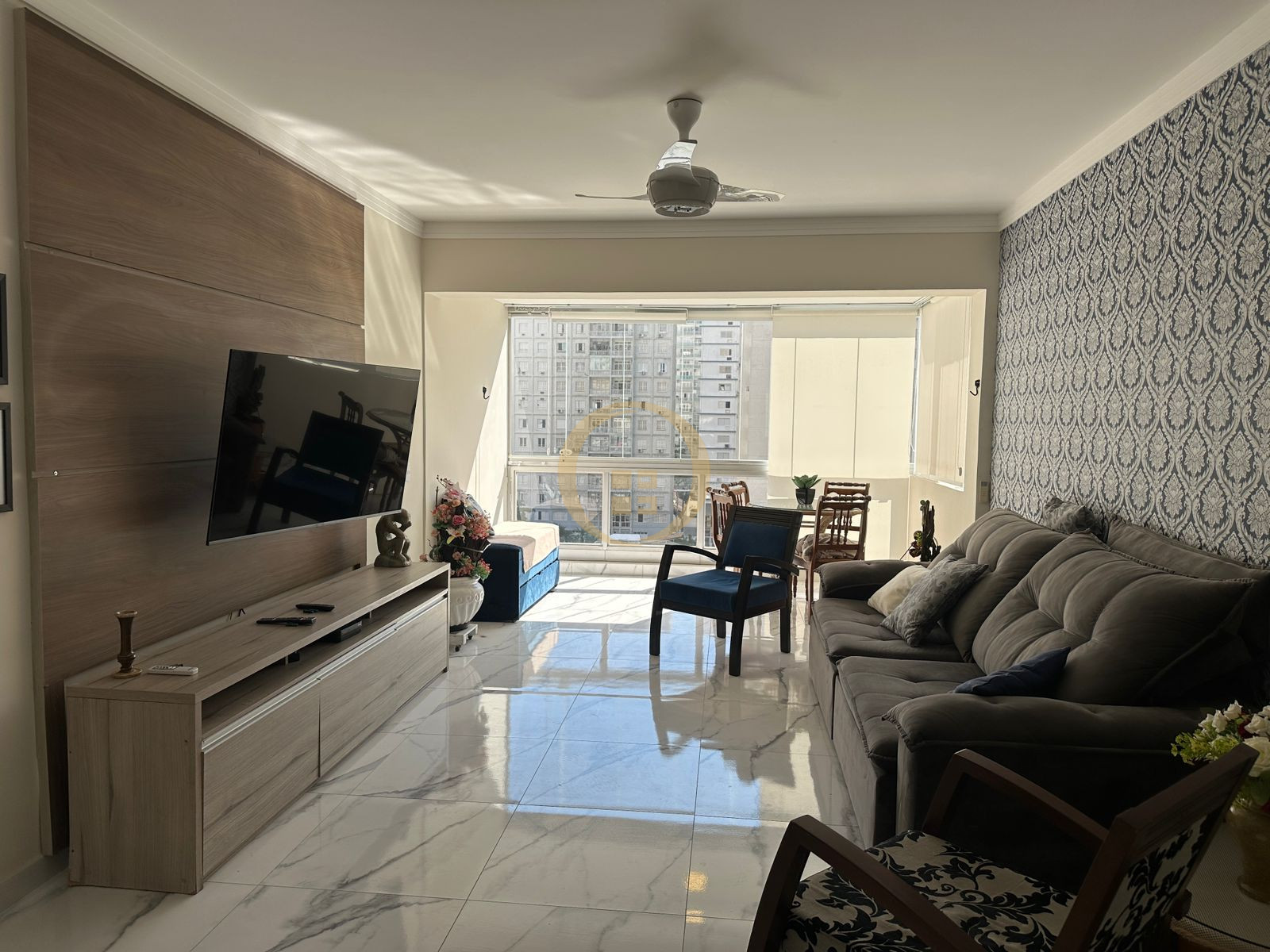 Apartamento na Praia das Pitangueiras, Guarujá - SP