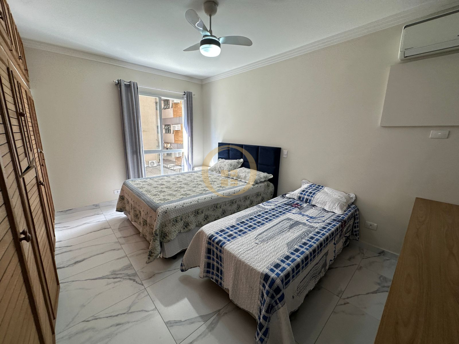 Apartamento na Praia das Pitangueiras, Guarujá - SP