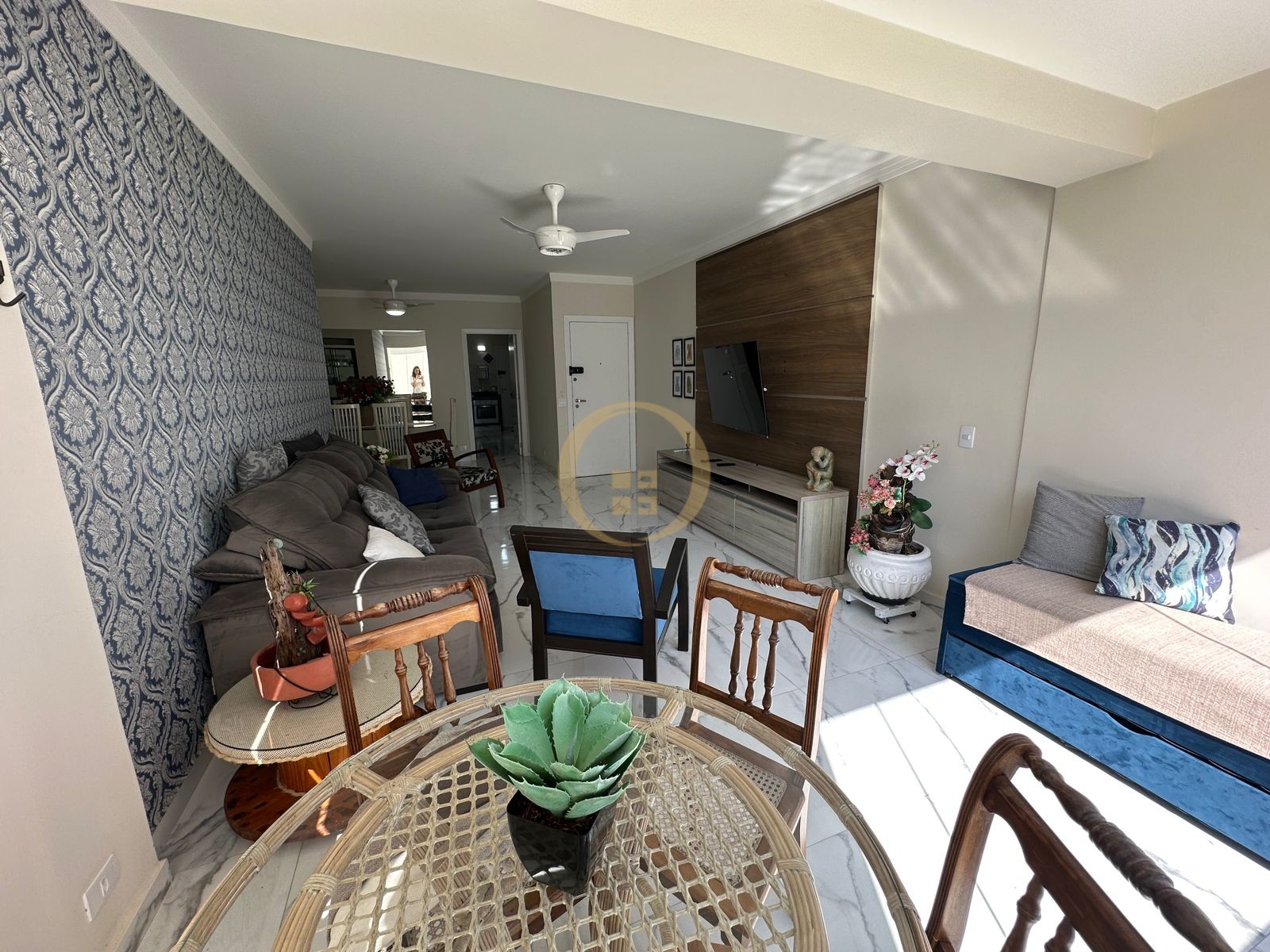 Apartamento na Praia das Pitangueiras, Guarujá - SP