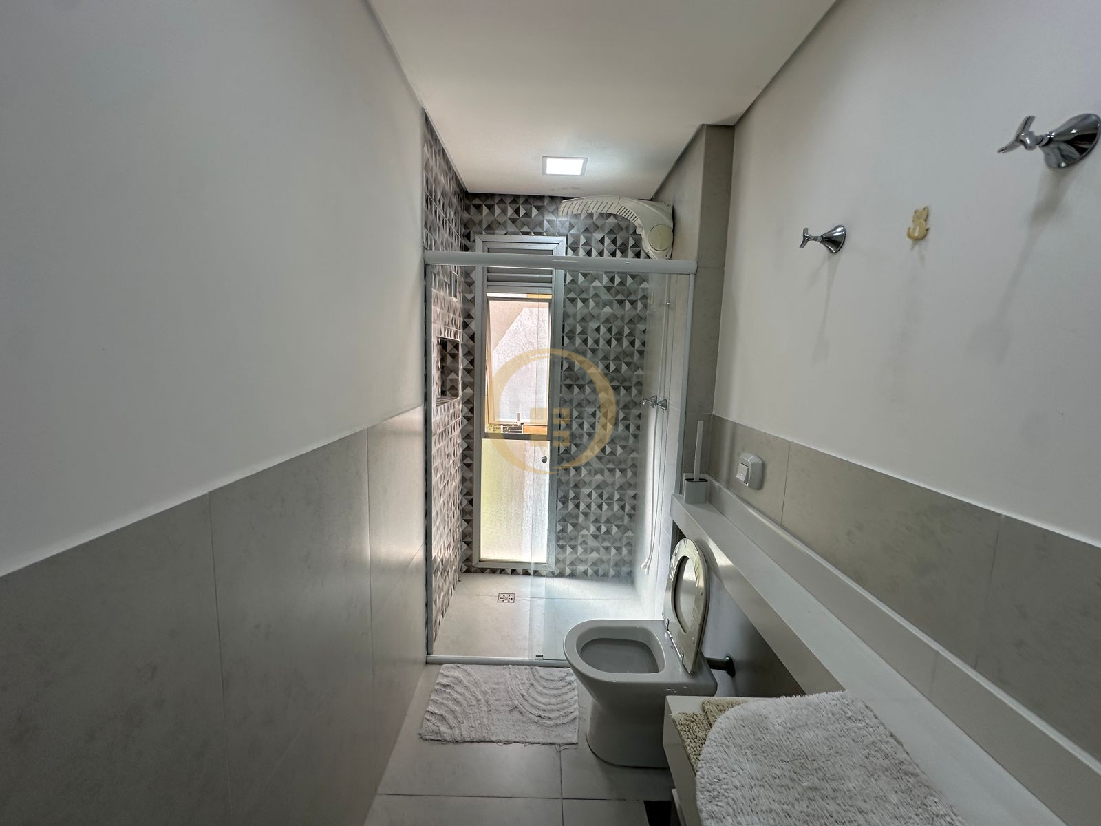 Apartamento na Praia das Pitangueiras, Guarujá - SP