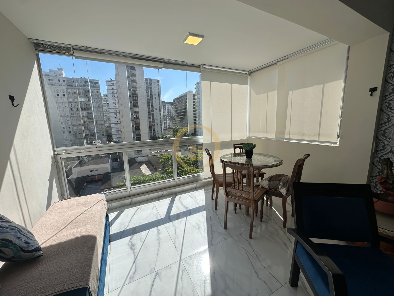 Apartamento na Praia das Pitangueiras, Guarujá - SP