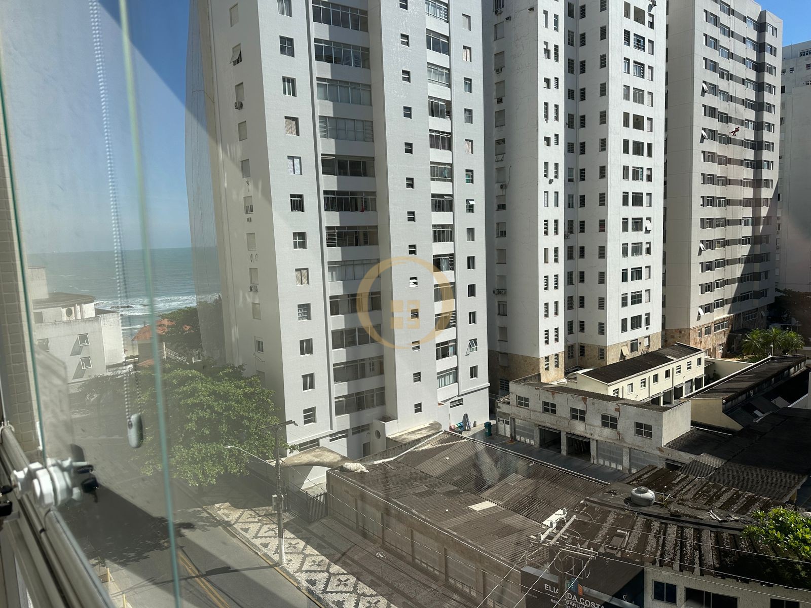 Apartamento na Praia das Pitangueiras, Guarujá - SP