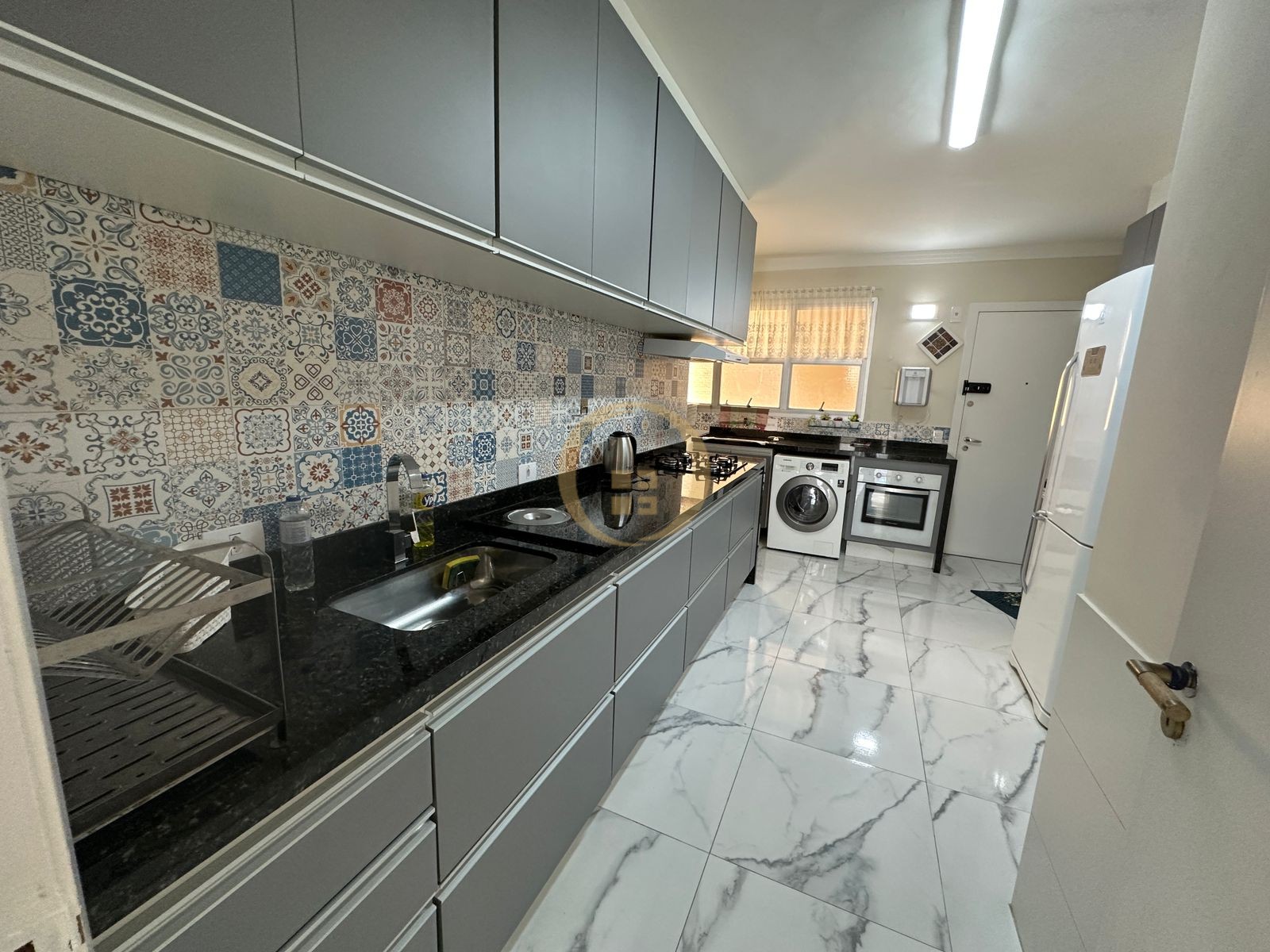Apartamento na Praia das Pitangueiras, Guarujá - SP