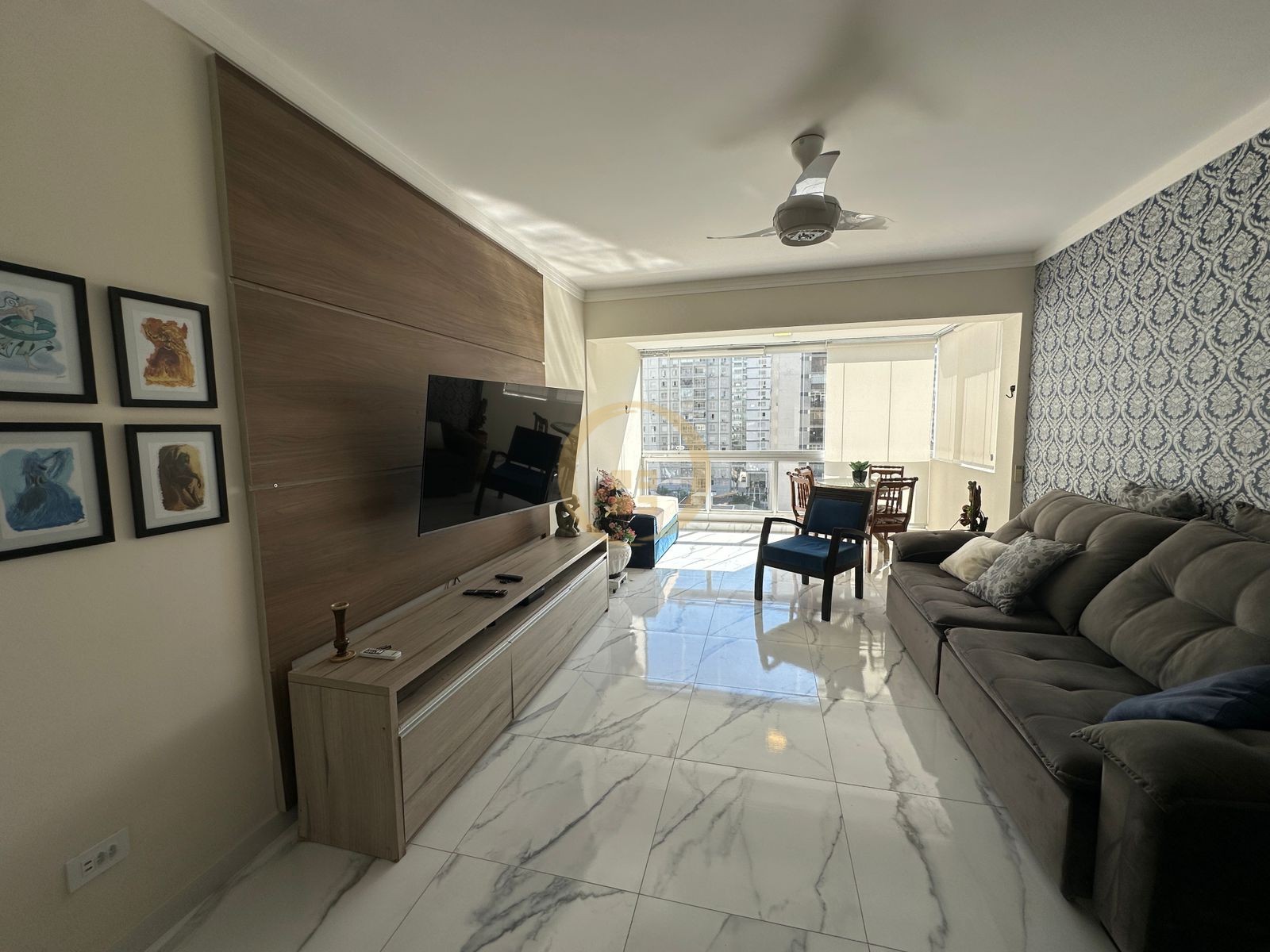 Apartamento na Praia das Pitangueiras, Guarujá - SP