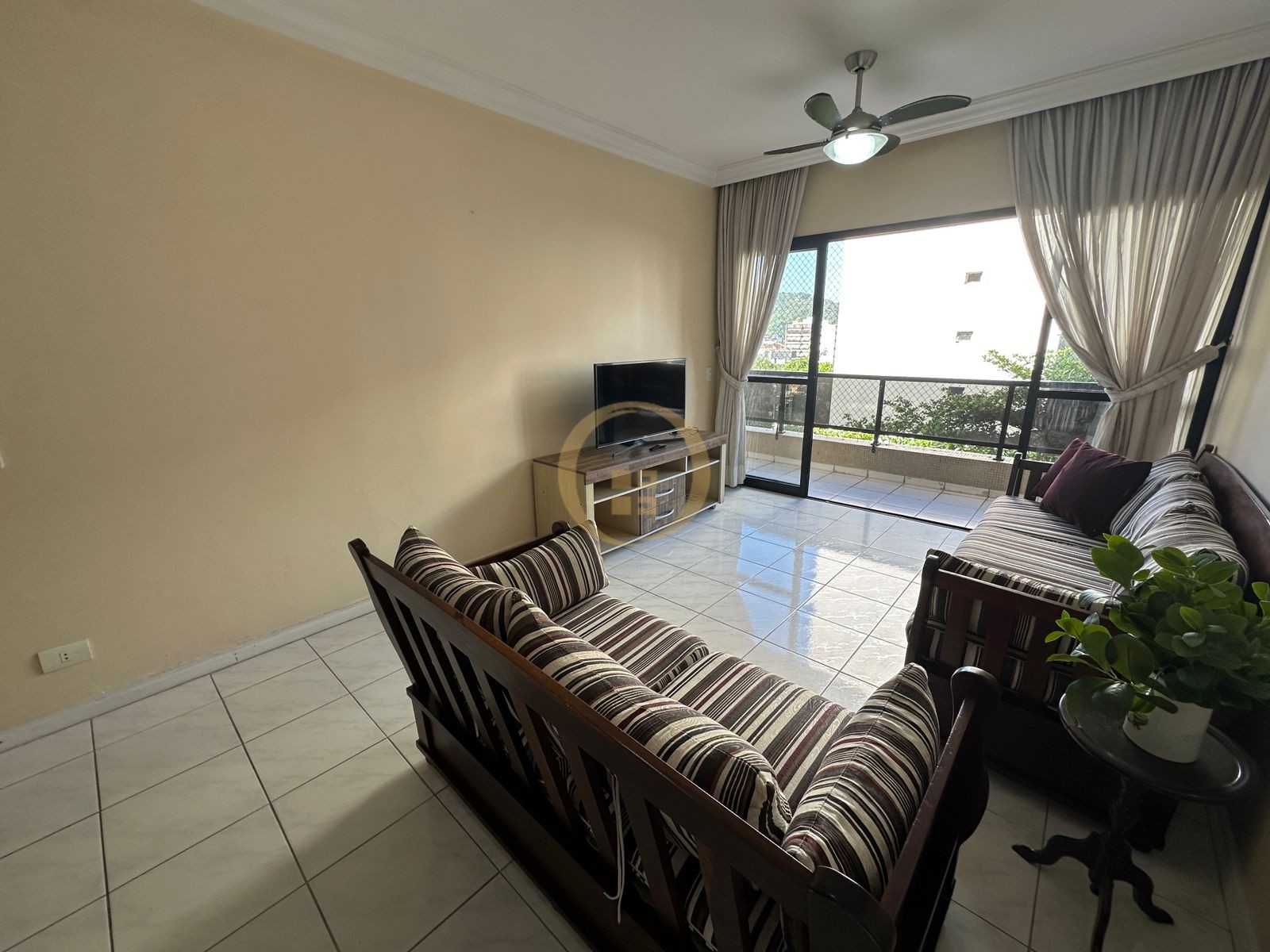 Apartamento na Praia das Pitangueiras, Guarujá - SP