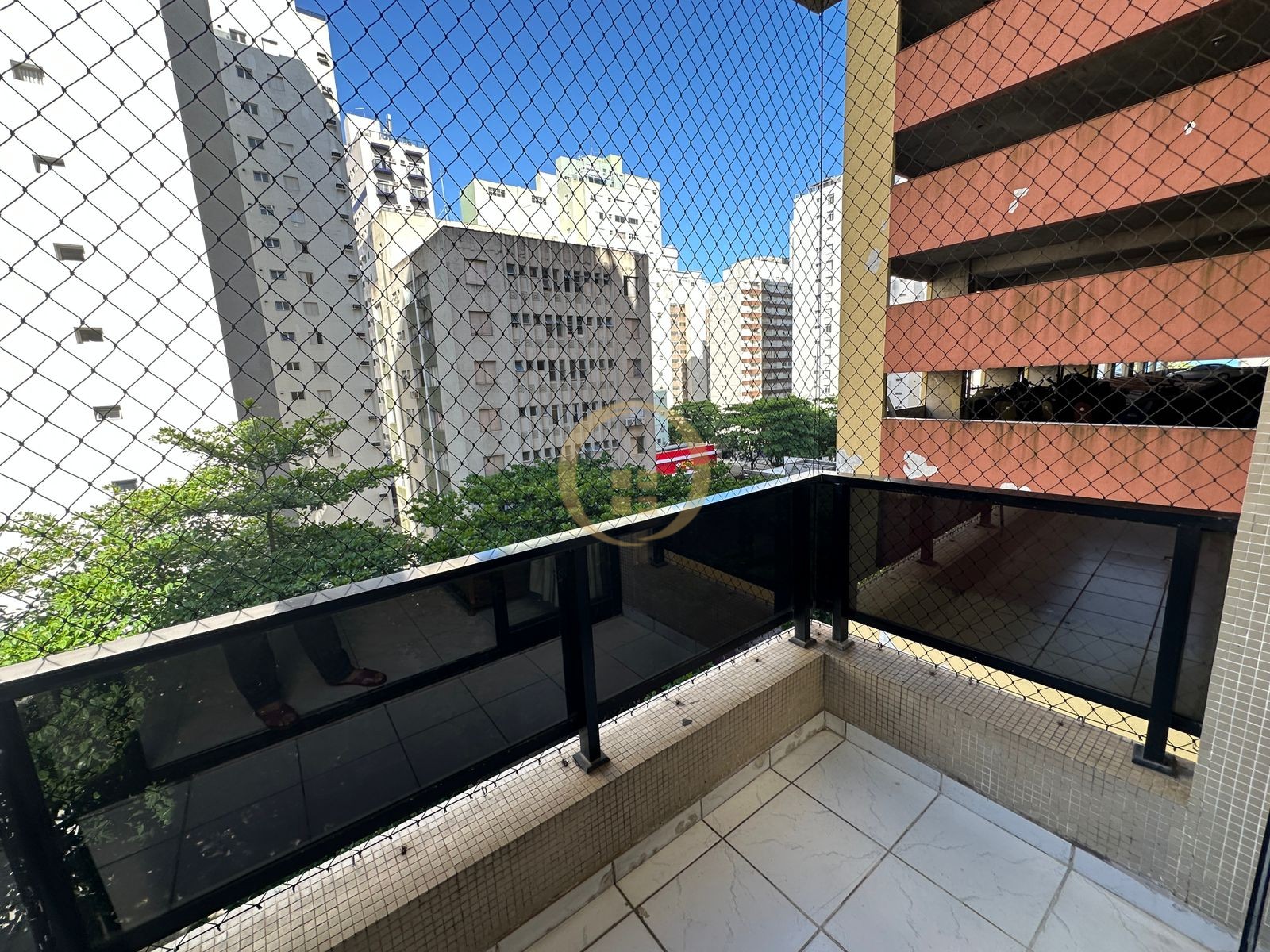 Apartamento na Praia das Pitangueiras, Guarujá - SP