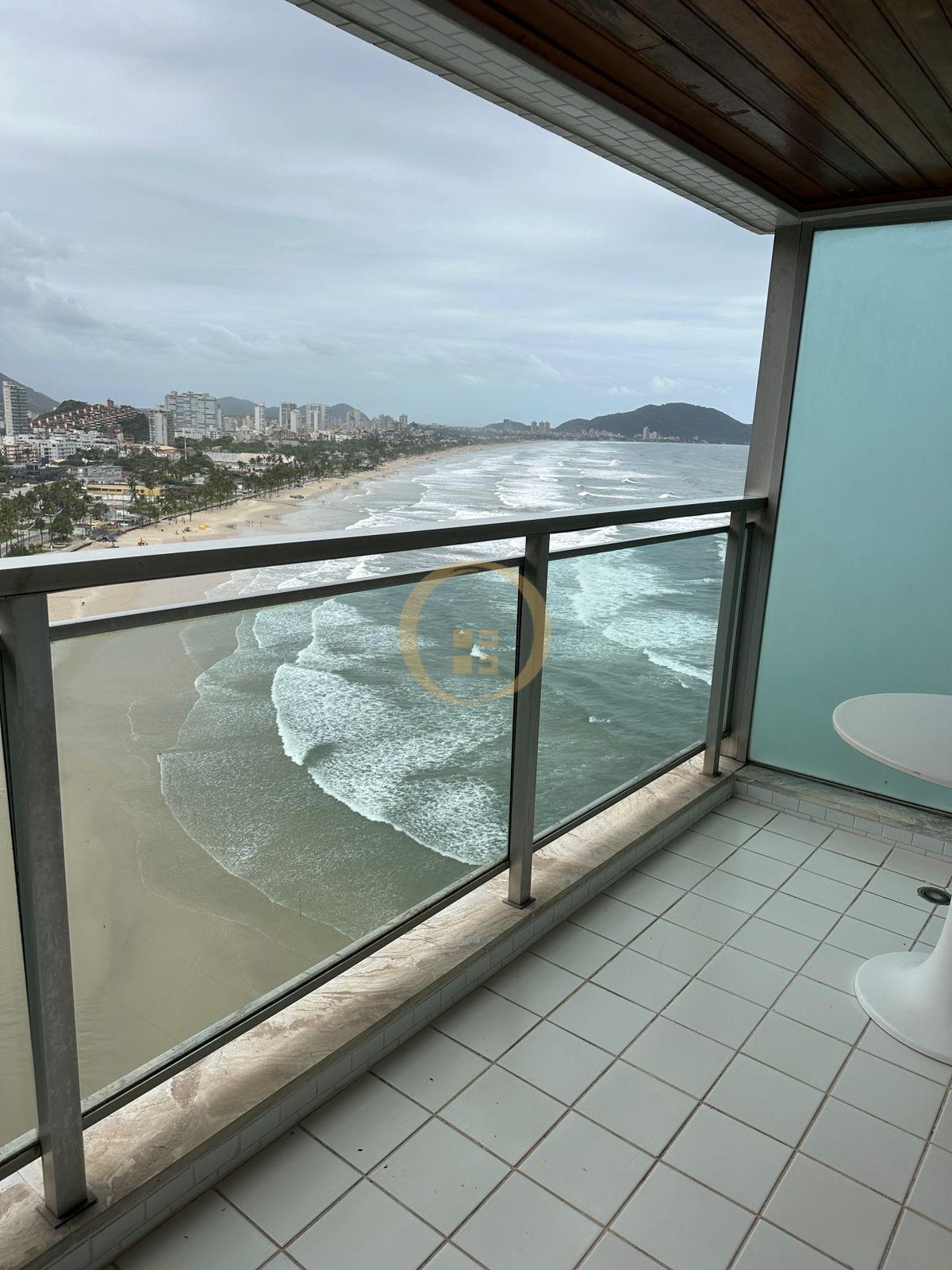 Apartamento Frente ao Mar nas Pitangueiras, Guarujá - SP