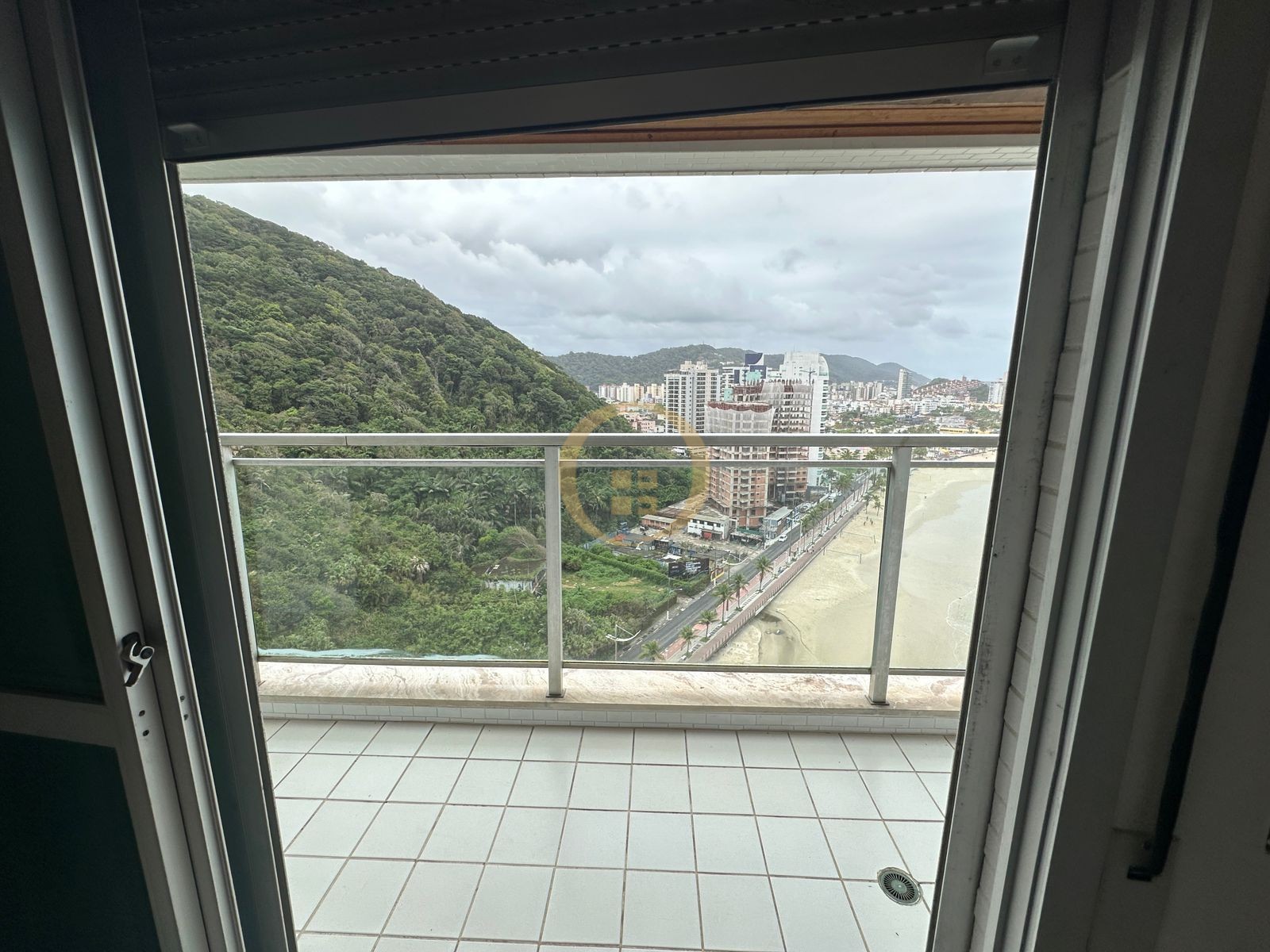 Apartamento Frente ao Mar nas Pitangueiras, Guarujá - SP