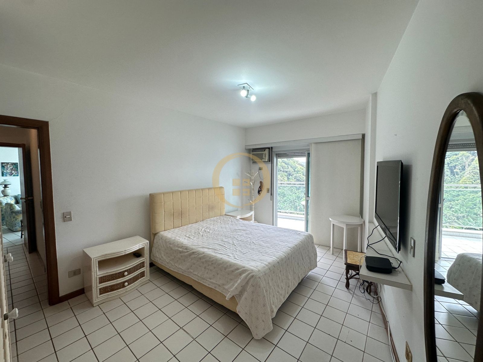Apartamento Frente ao Mar nas Pitangueiras, Guarujá - SP