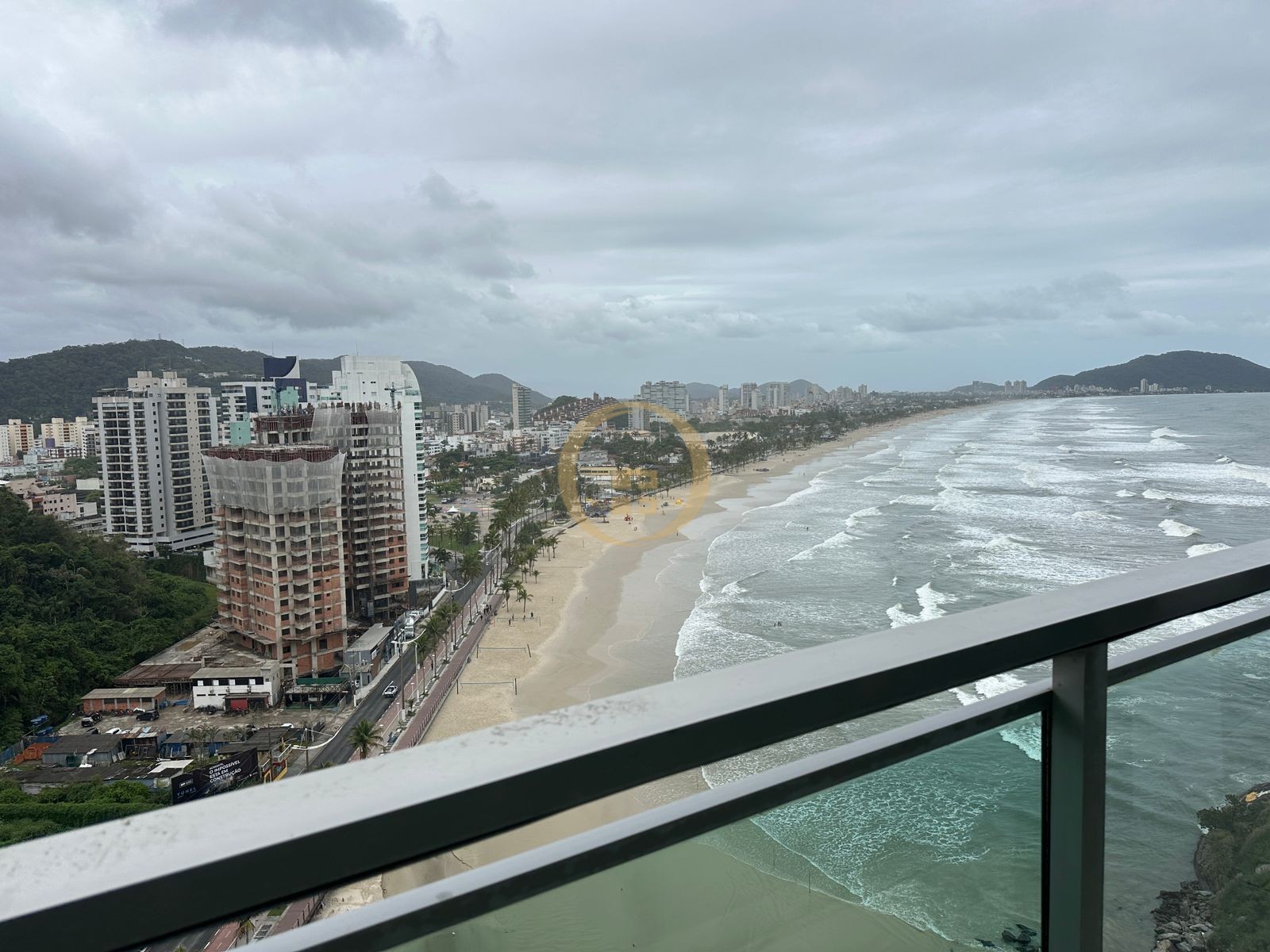 Apartamento Frente ao Mar nas Pitangueiras, Guarujá - SP