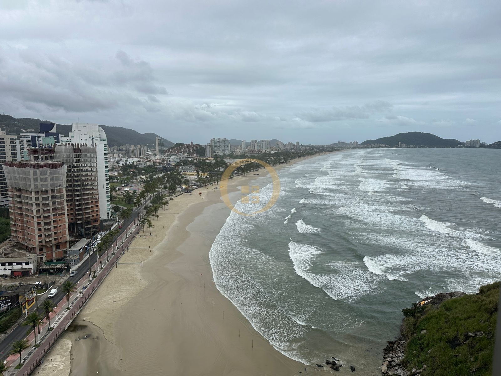 Apartamento Frente ao Mar nas Pitangueiras, Guarujá - SP