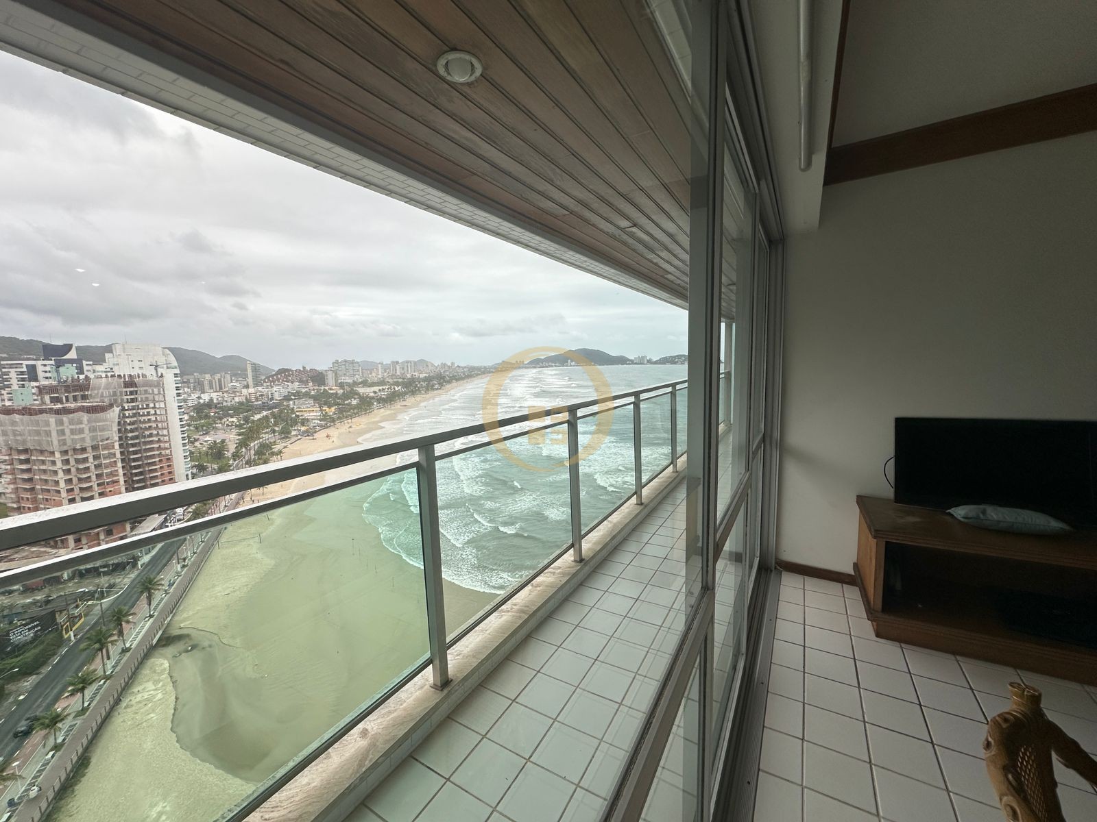 Apartamento Frente ao Mar nas Pitangueiras, Guarujá - SP