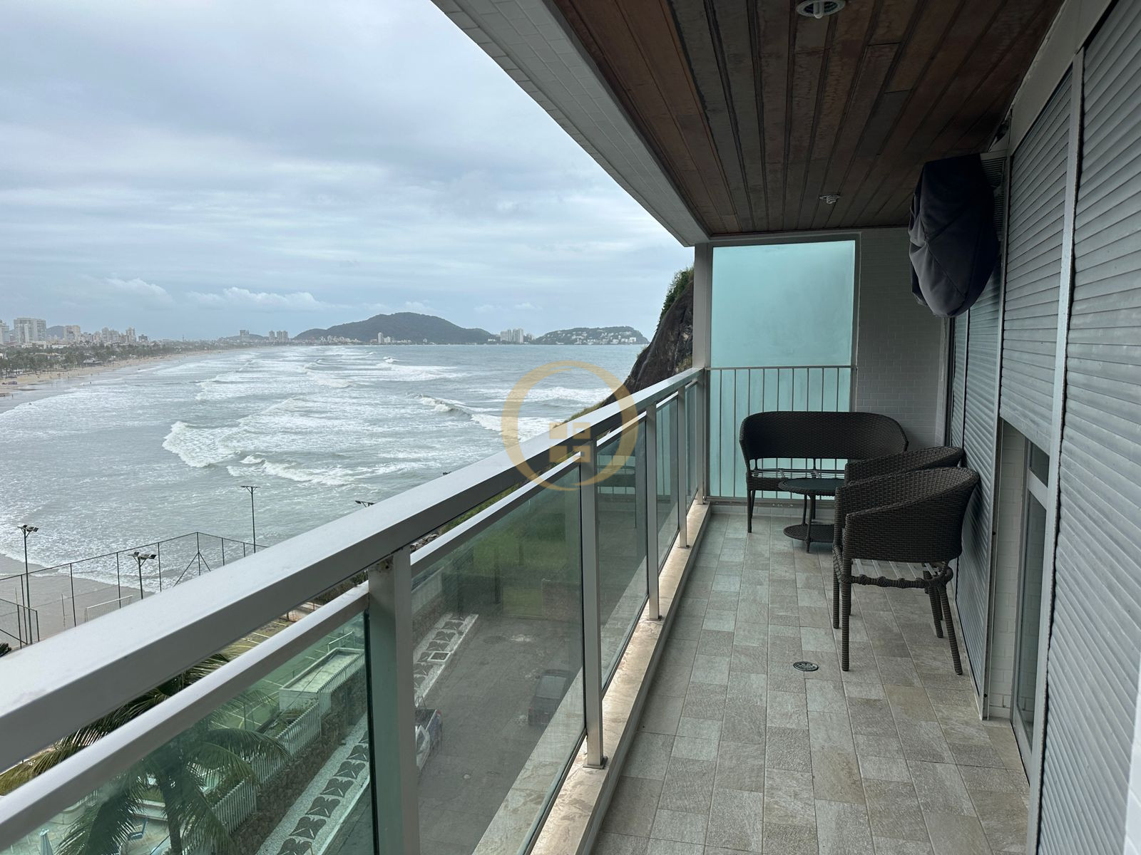 Apartamento Frente ao Mar nas Pitangueiras, Guarujá - SP