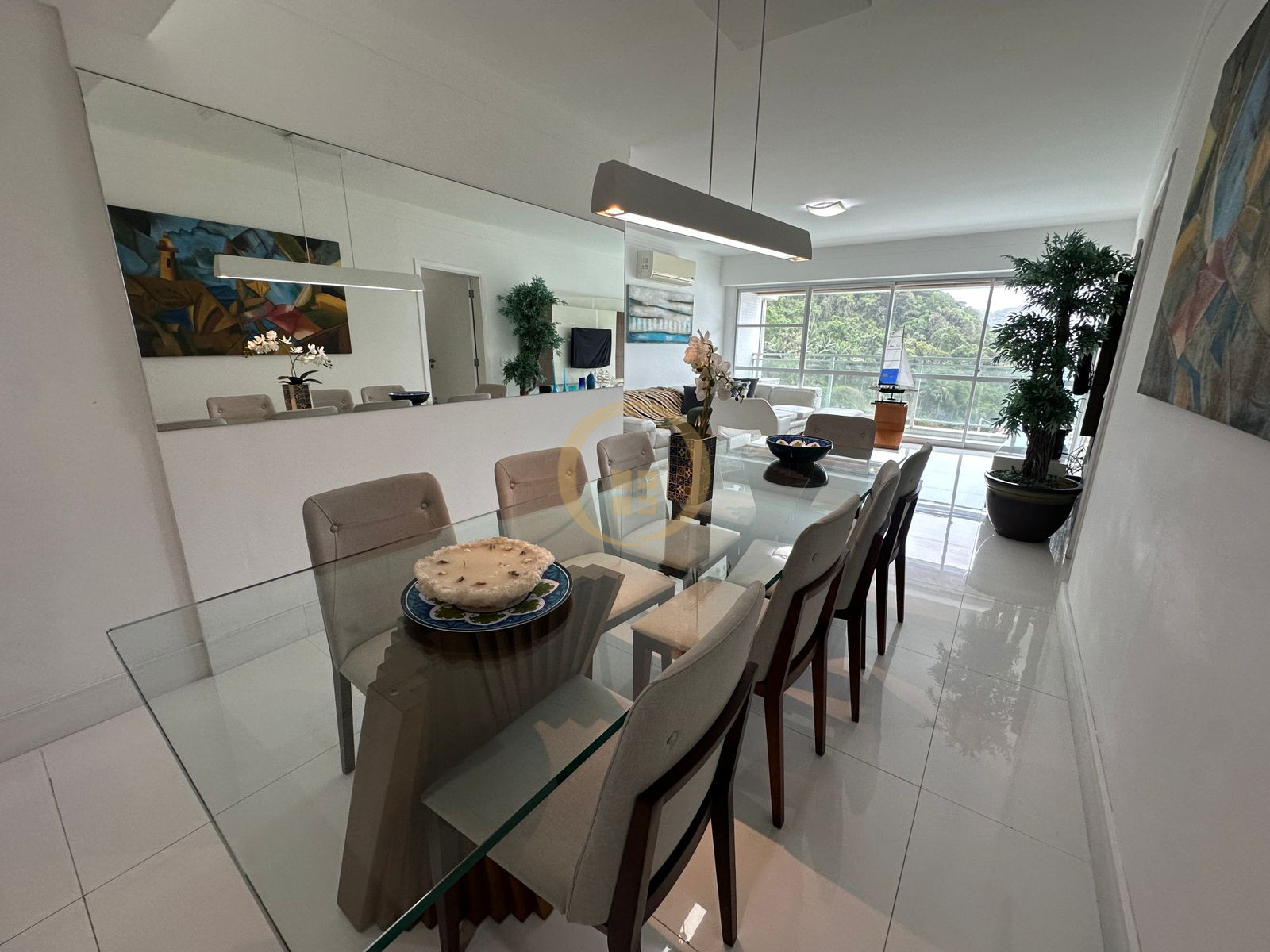 Apartamento Frente ao Mar nas Pitangueiras, Guarujá - SP