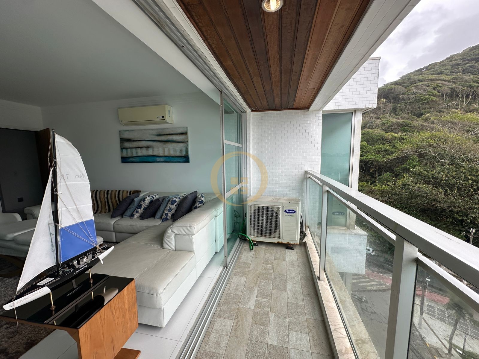 Apartamento Frente ao Mar nas Pitangueiras, Guarujá - SP