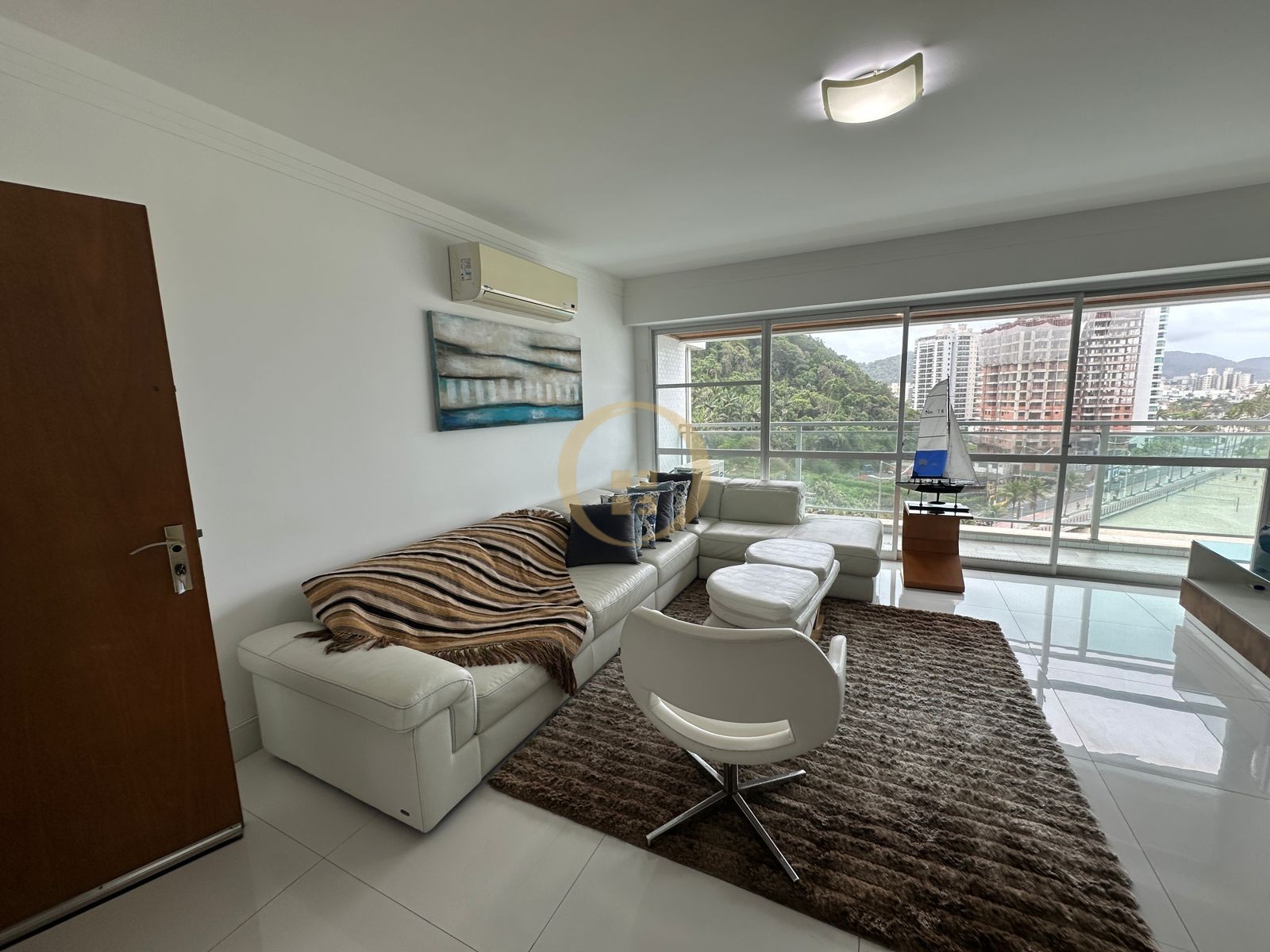 Apartamento Frente ao Mar nas Pitangueiras, Guarujá - SP