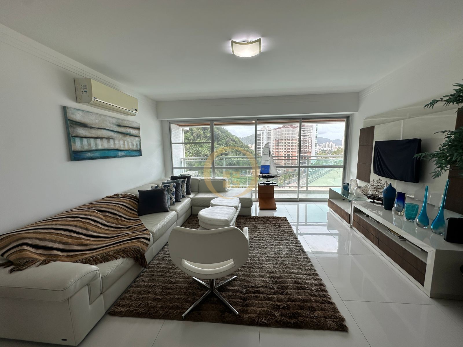 Apartamento Frente ao Mar nas Pitangueiras, Guarujá - SP