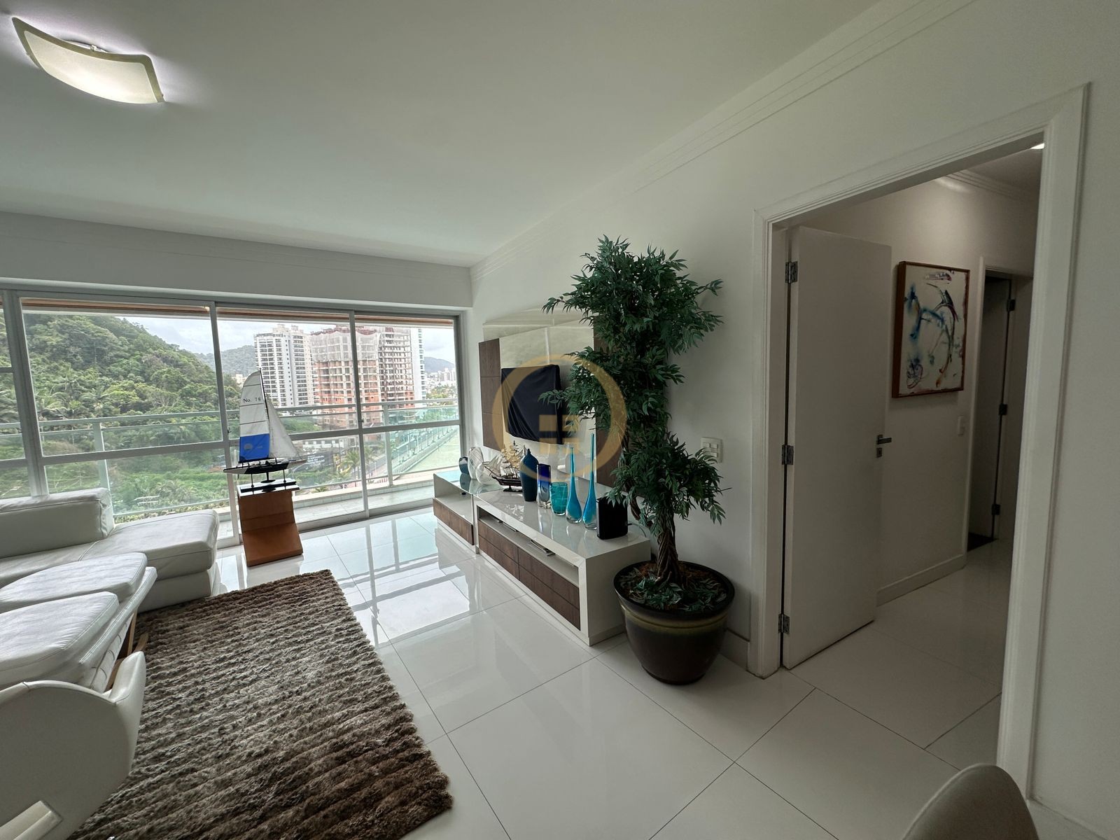 Apartamento Frente ao Mar nas Pitangueiras, Guarujá - SP