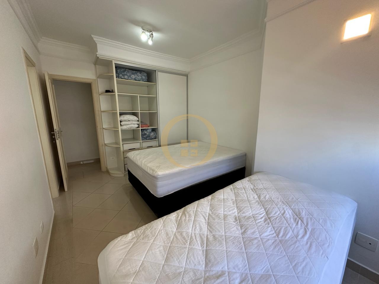 Apartamento na Praia das Pitangueiras, Guarujá - SP