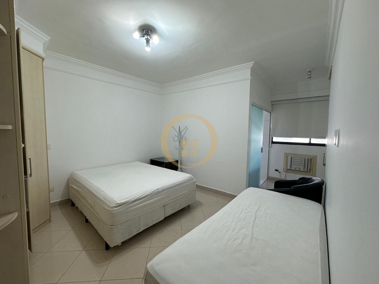 Apartamento na Praia das Pitangueiras, Guarujá - SP