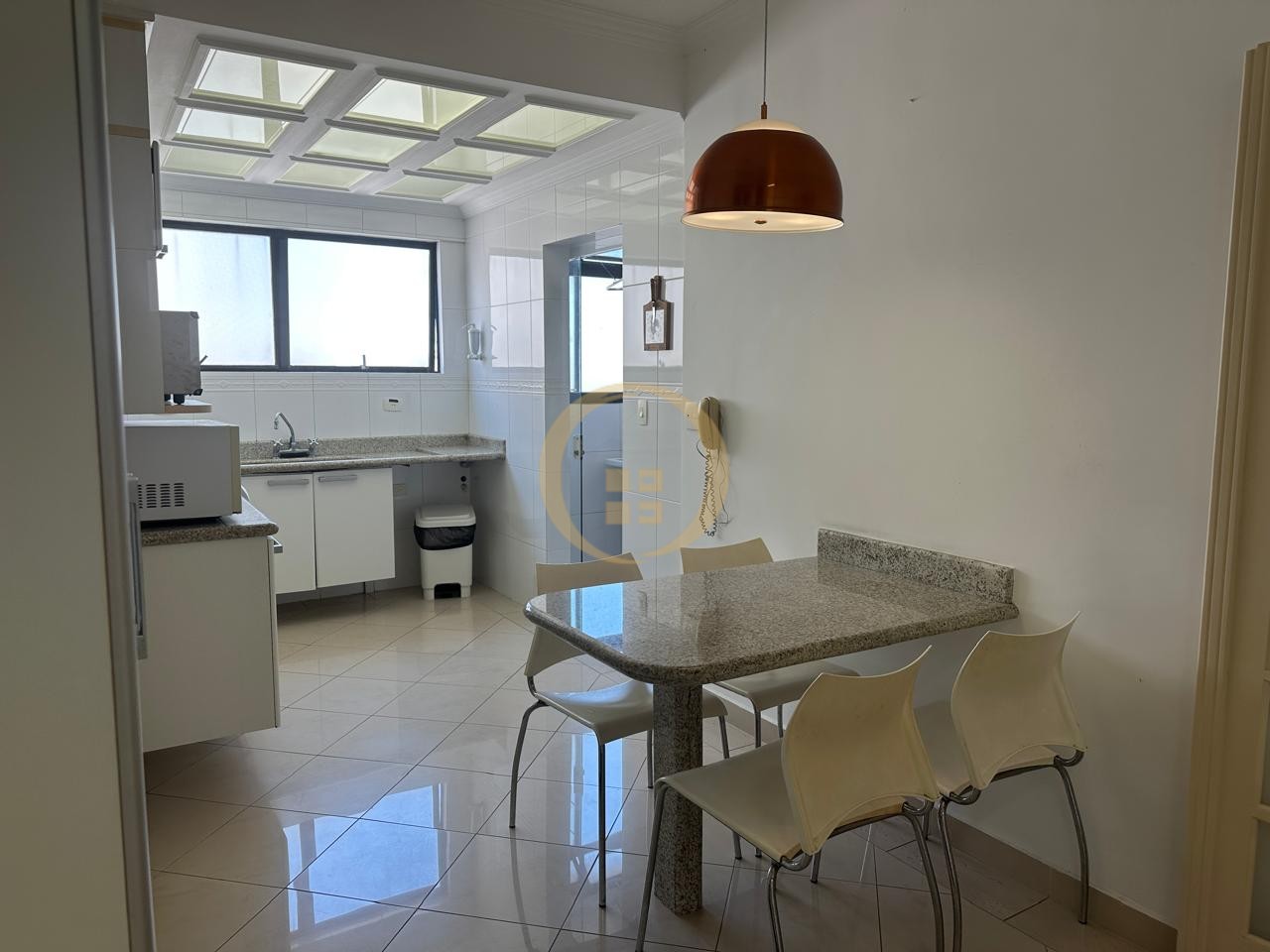 Apartamento na Praia das Pitangueiras, Guarujá - SP