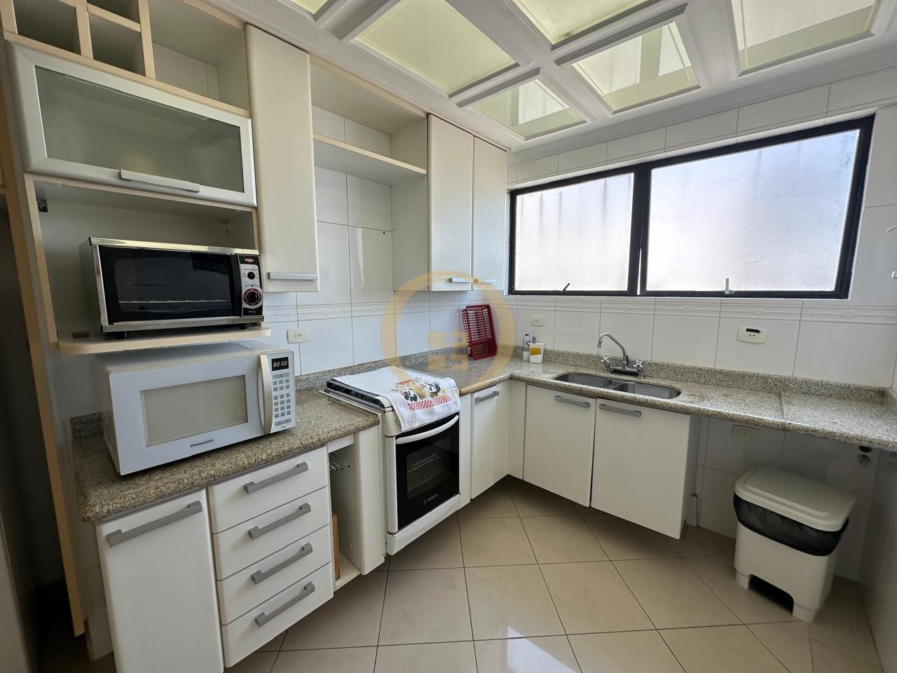 Apartamento na Praia das Pitangueiras, Guarujá - SP