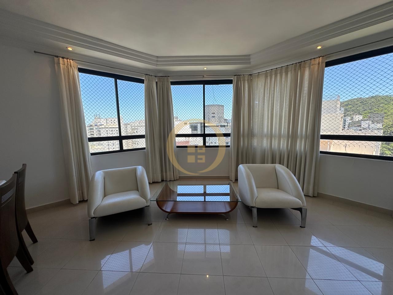 Apartamento na Praia das Pitangueiras, Guarujá - SP