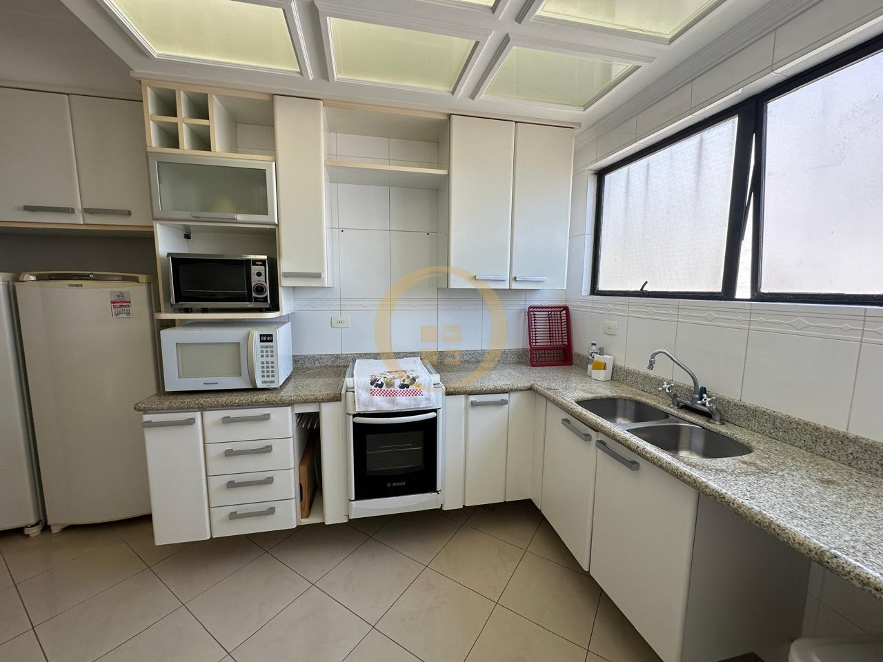 Apartamento na Praia das Pitangueiras, Guarujá - SP