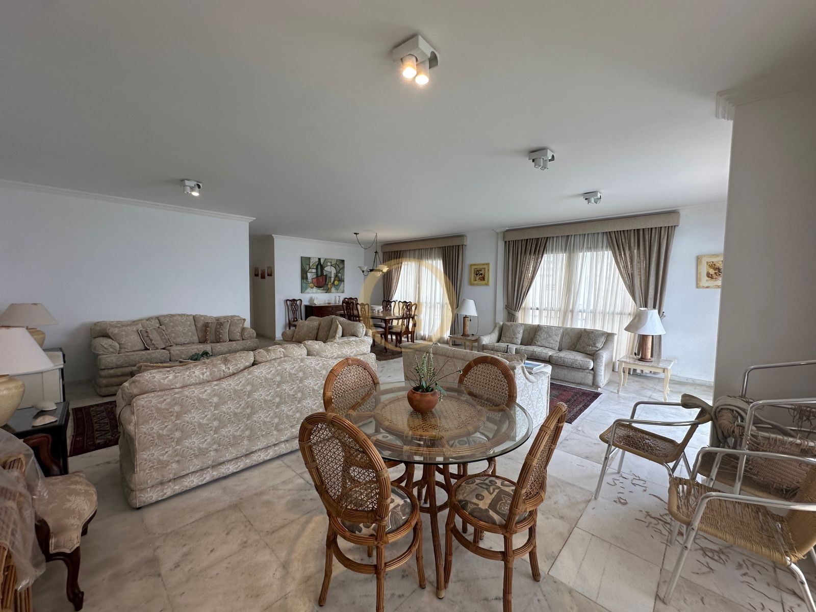Apartamento Frente ao Mar nas Pitangueiras, Guarujá - SP