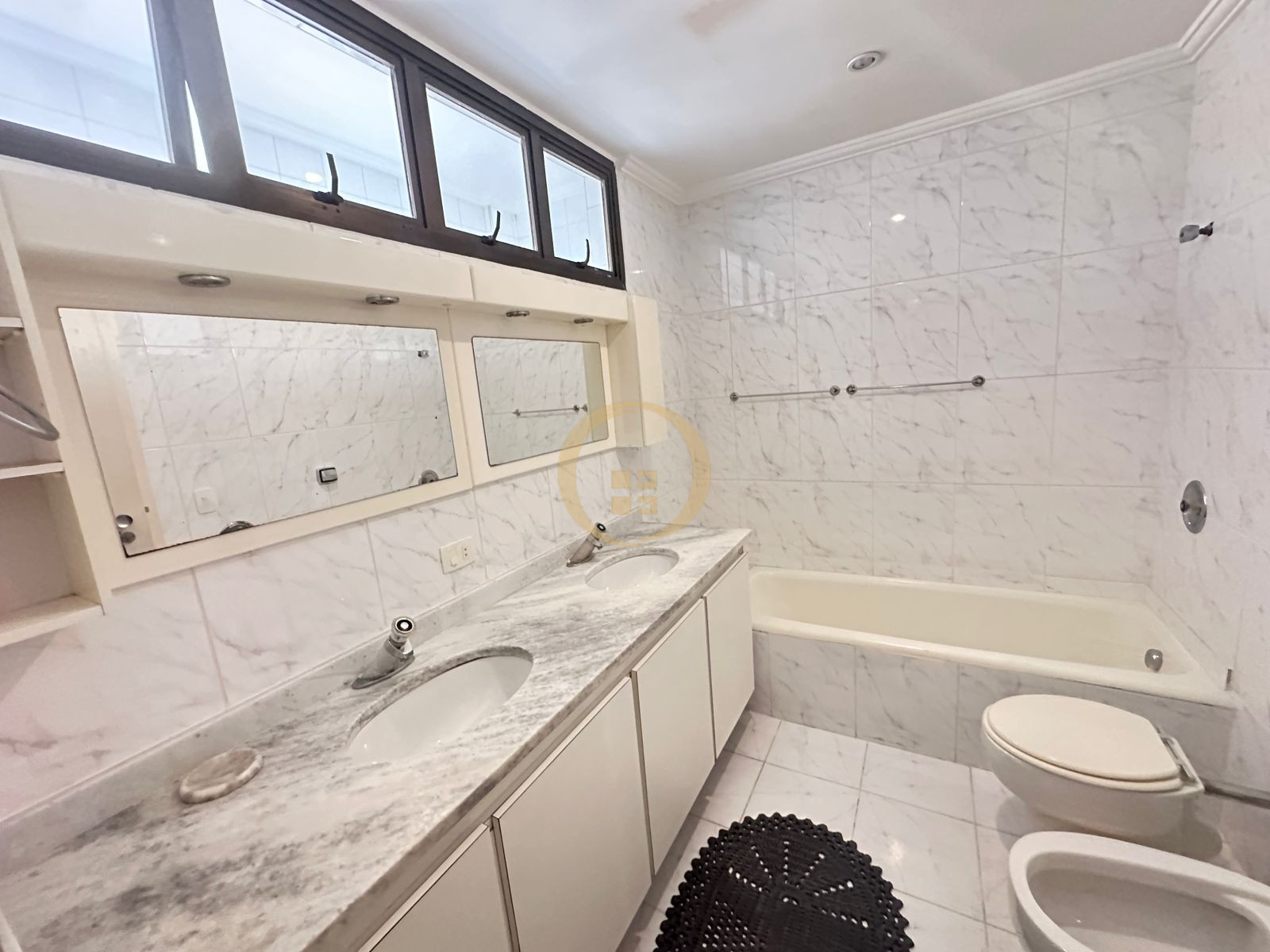 Apartamento Frente ao Mar-3-dormitorios-Pitangueiras