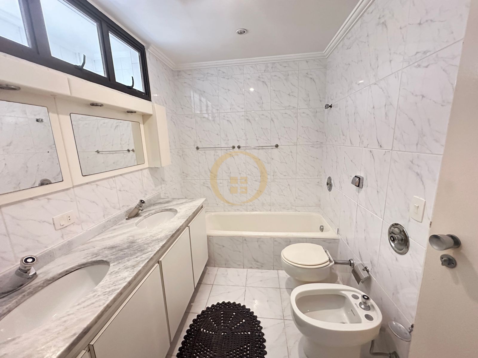 Apartamento Frente ao Mar nas Pitangueiras, Guarujá - SP