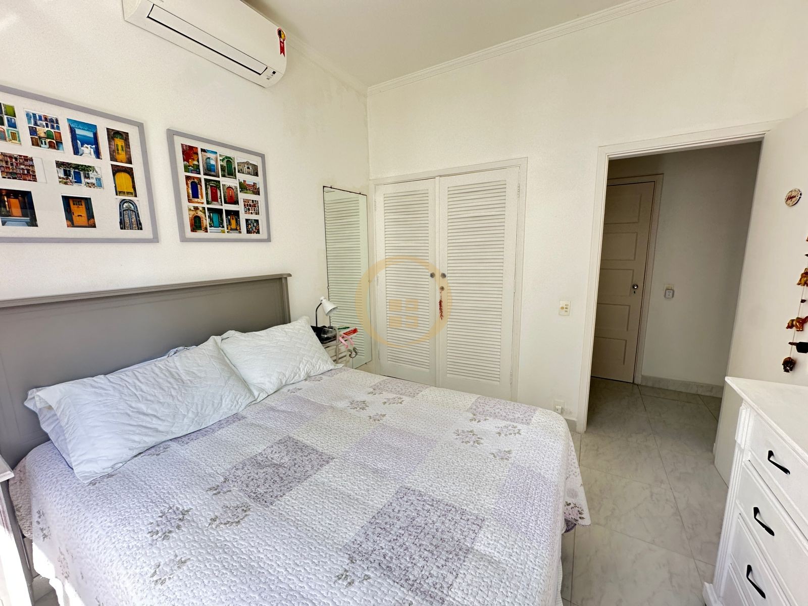 Apartamento na Praia das Pitangueiras, Guarujá - SP