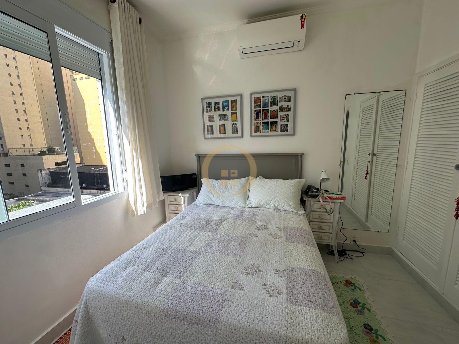 Apartamento na Praia das Pitangueiras, Guarujá - SP