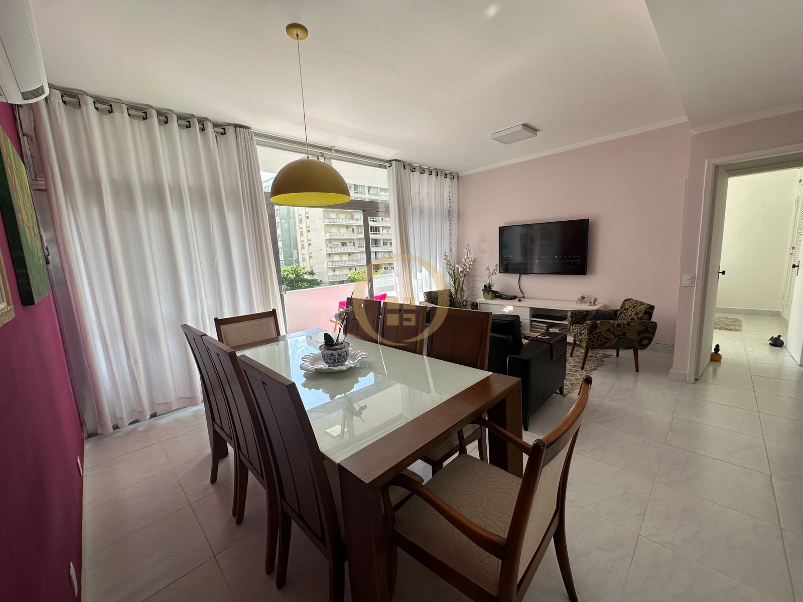 Apartamento na Praia das Pitangueiras, Guarujá - SP