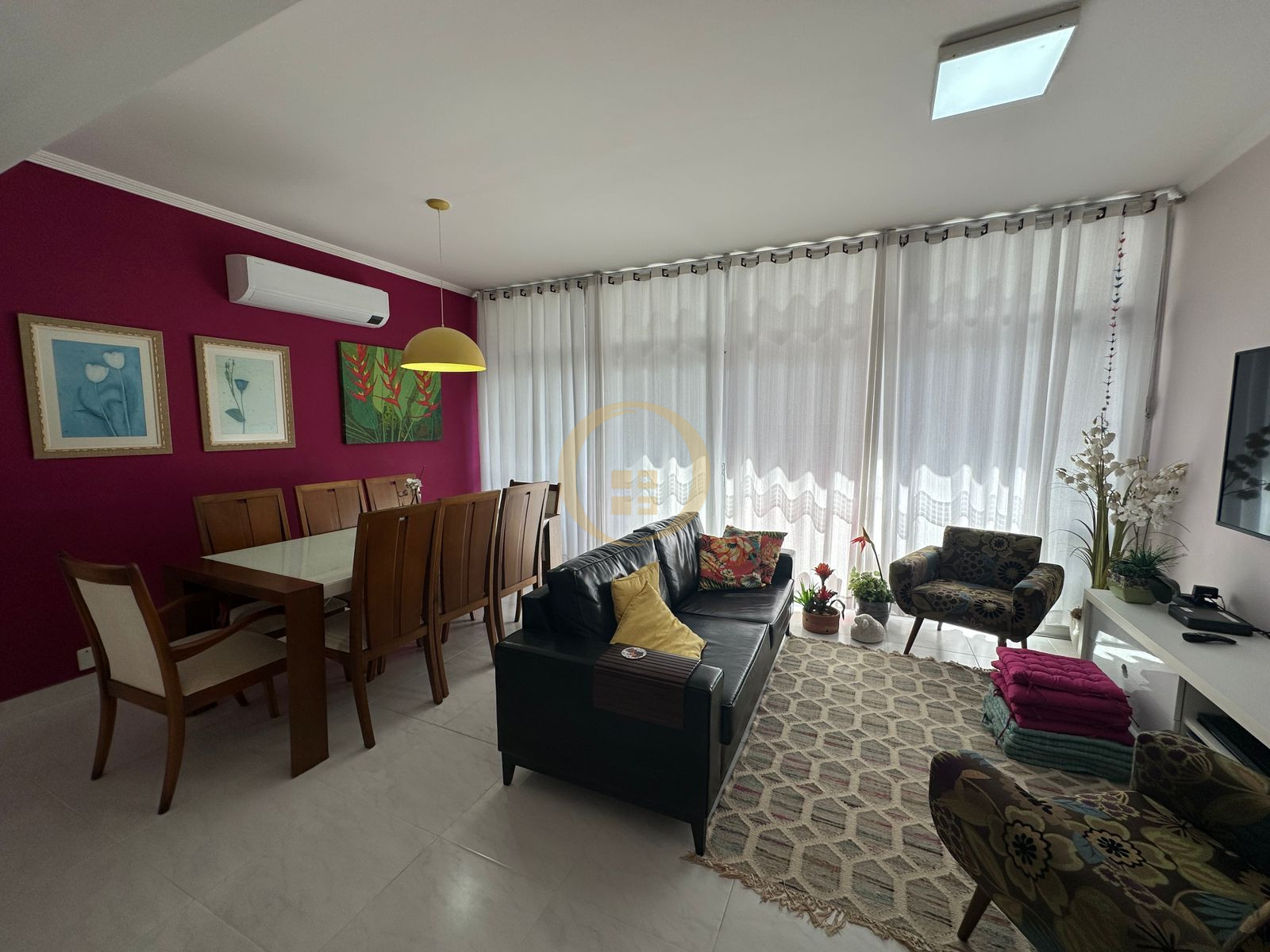 Apartamento na Praia das Pitangueiras, Guarujá - SP