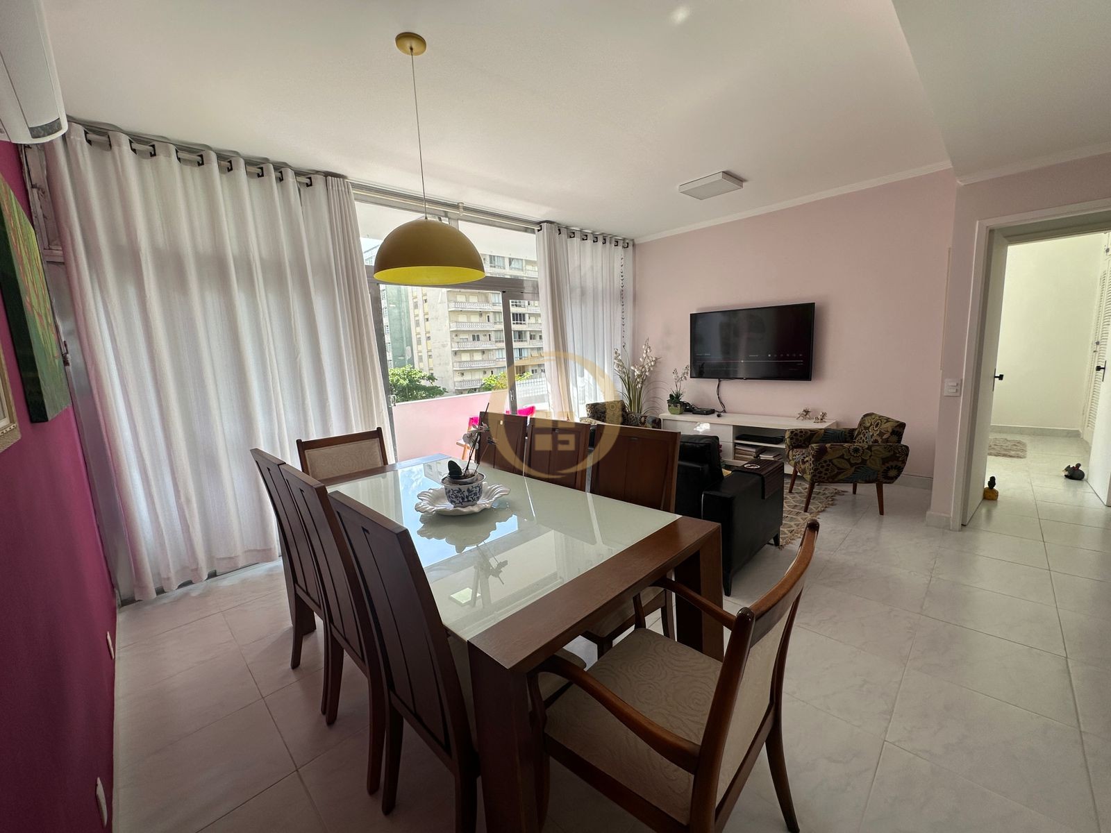 Apartamento na Praia das Pitangueiras, Guarujá - SP