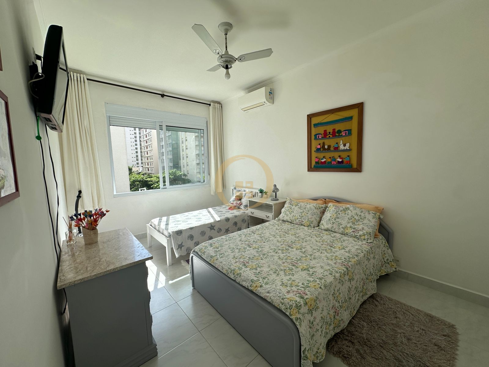 Apartamento na Praia das Pitangueiras, Guarujá - SP