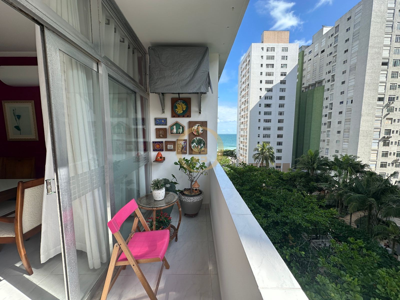 Apartamento na Praia das Pitangueiras, Guarujá - SP